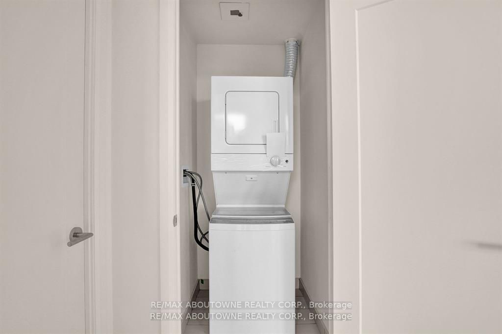 509 Dundas St W Property Photo 8