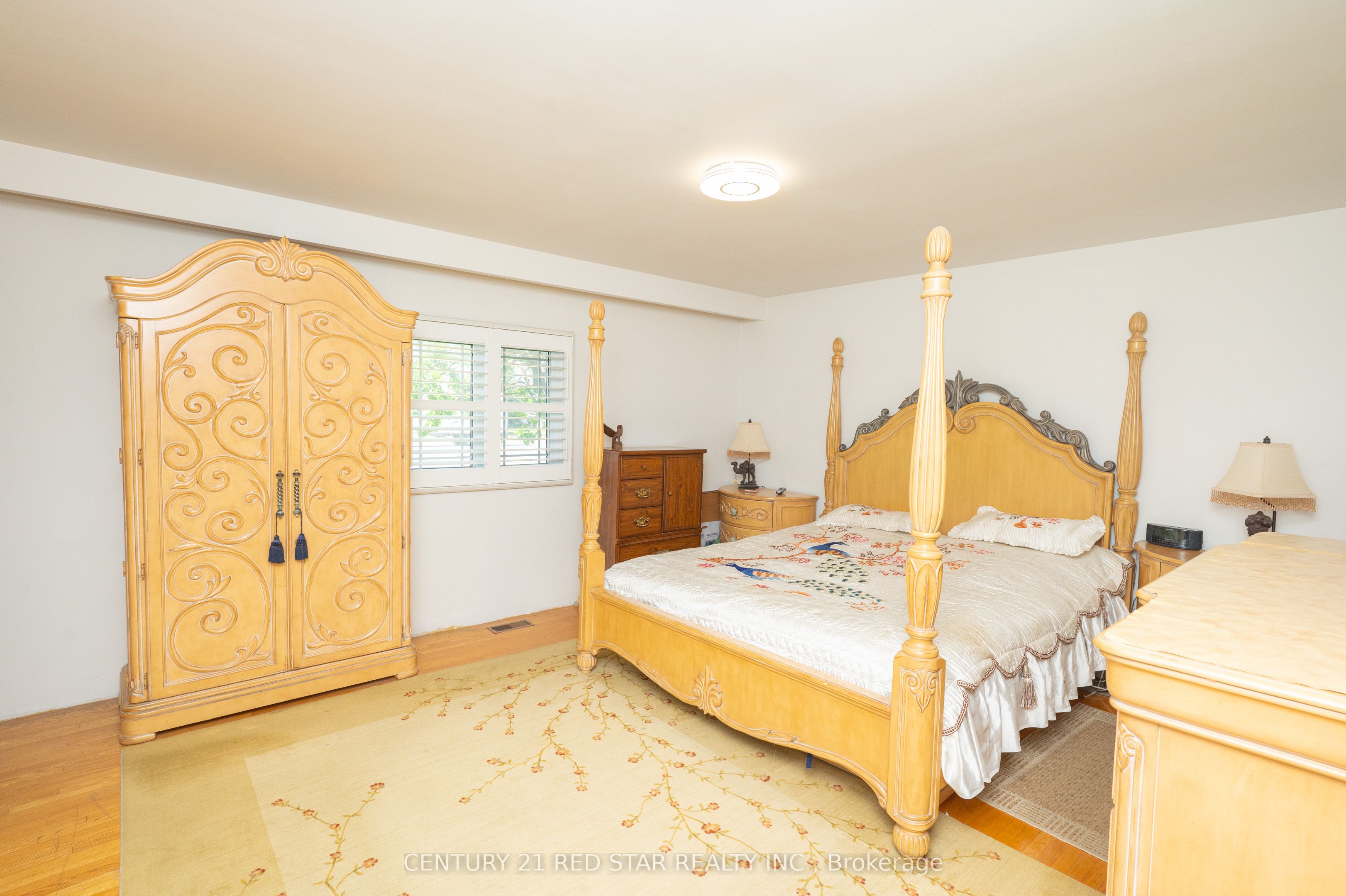 5955 Mayfield Road Property Photo 6