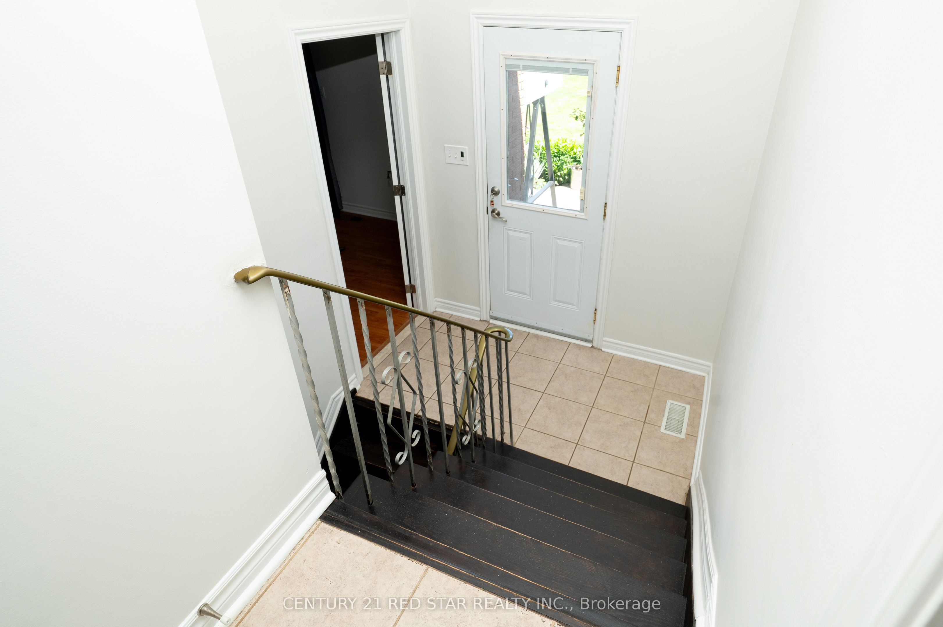 5955 Mayfield Road Property Photo 15