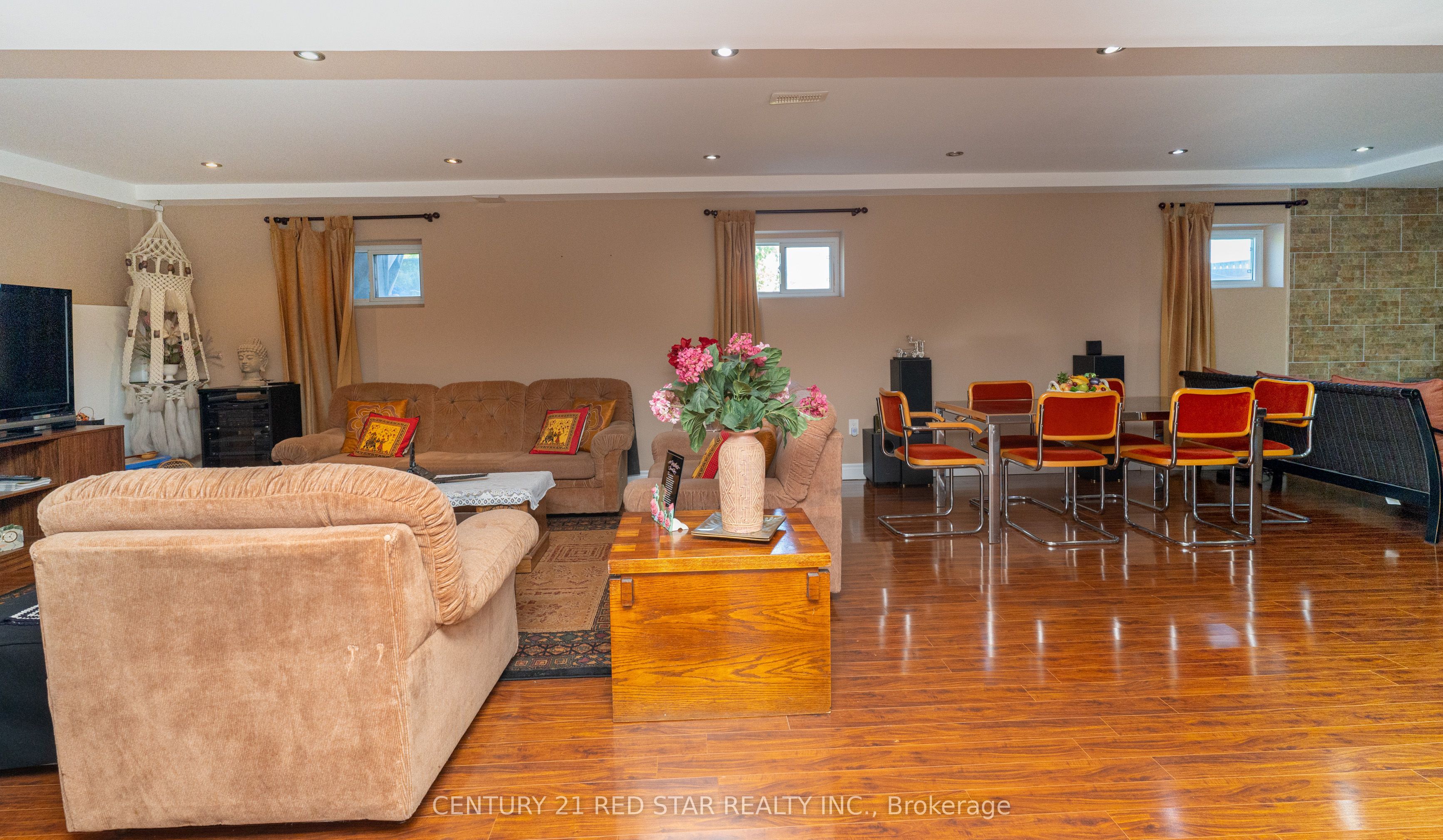 5955 Mayfield Road Property Photo 22