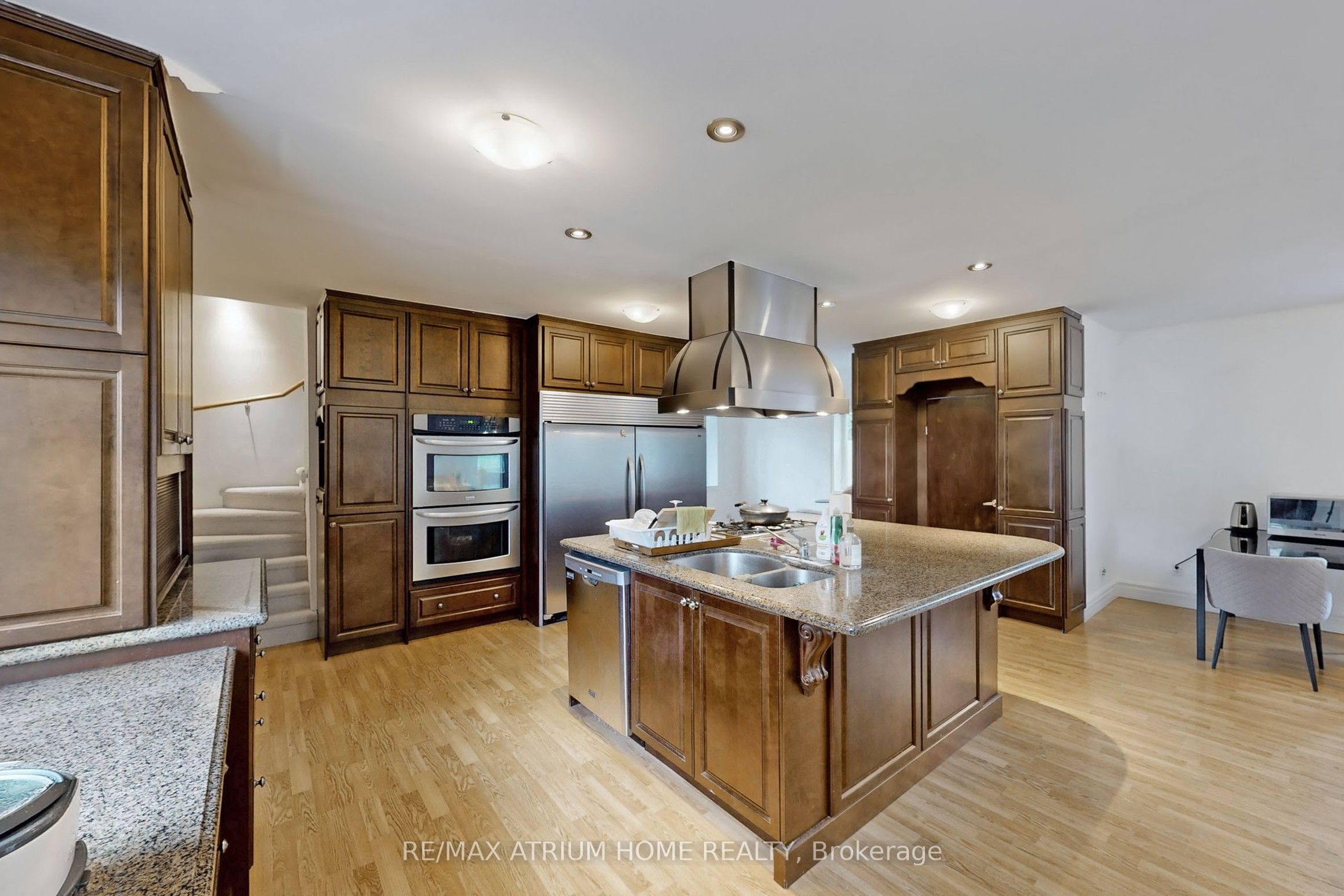 1242 Alexandra Avenue Property Photo 2