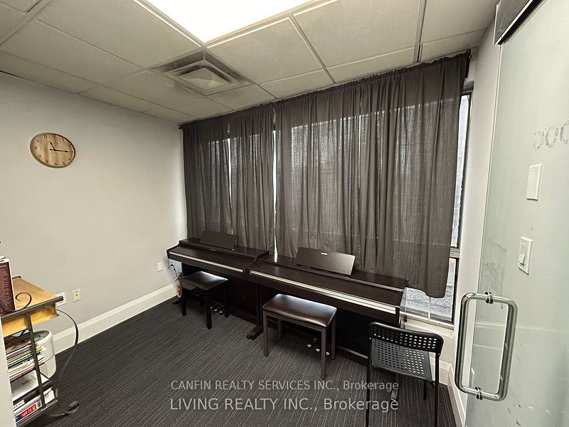3039 Hurontario Street Property Photo 5