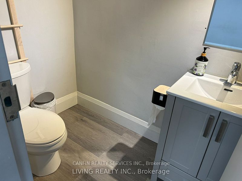 3039 Hurontario Street Property Photo 7