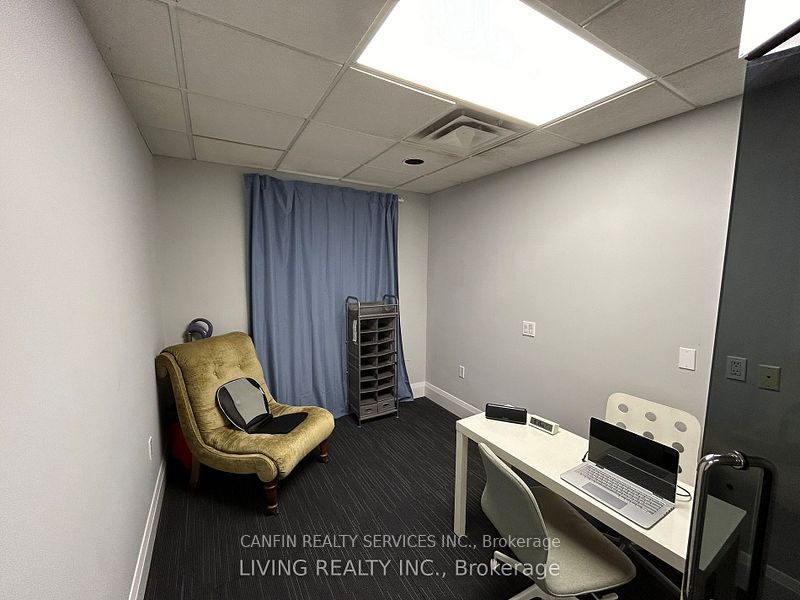 3039 Hurontario Street Property Photo 9