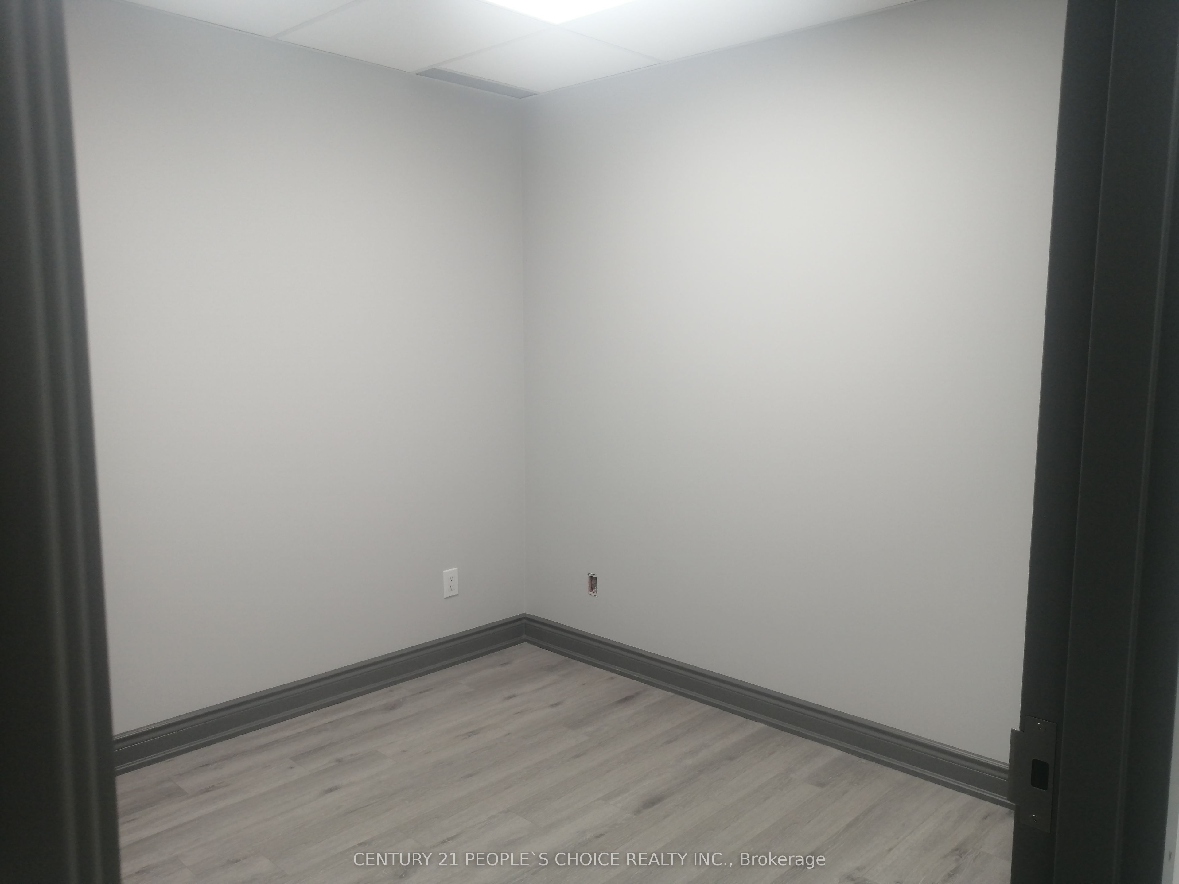 #113 #room 5 - 127 Westmore Drive Property Photo 9