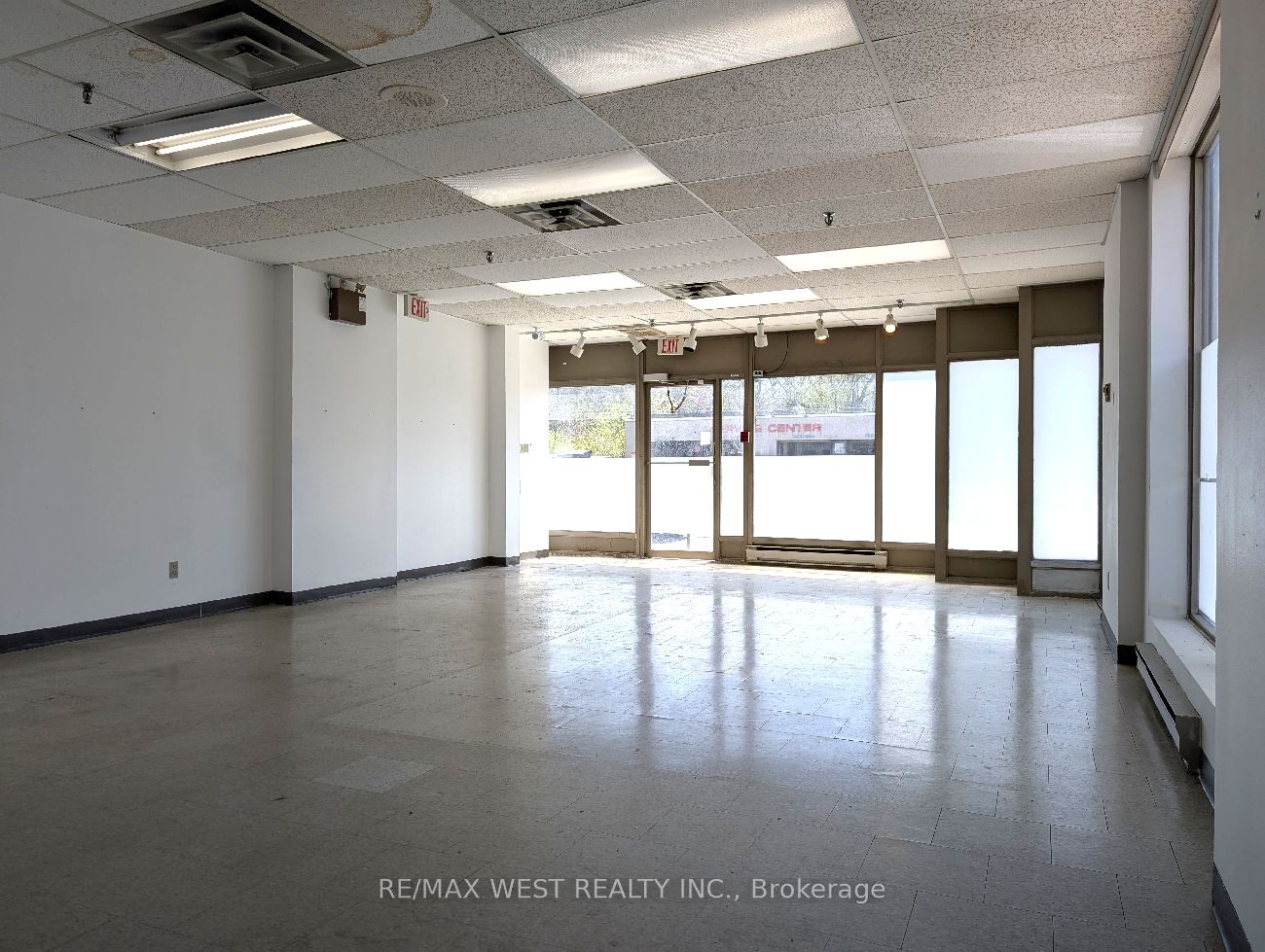 #unit 1 - 2468 Eglinton Avenue Property Photo 6