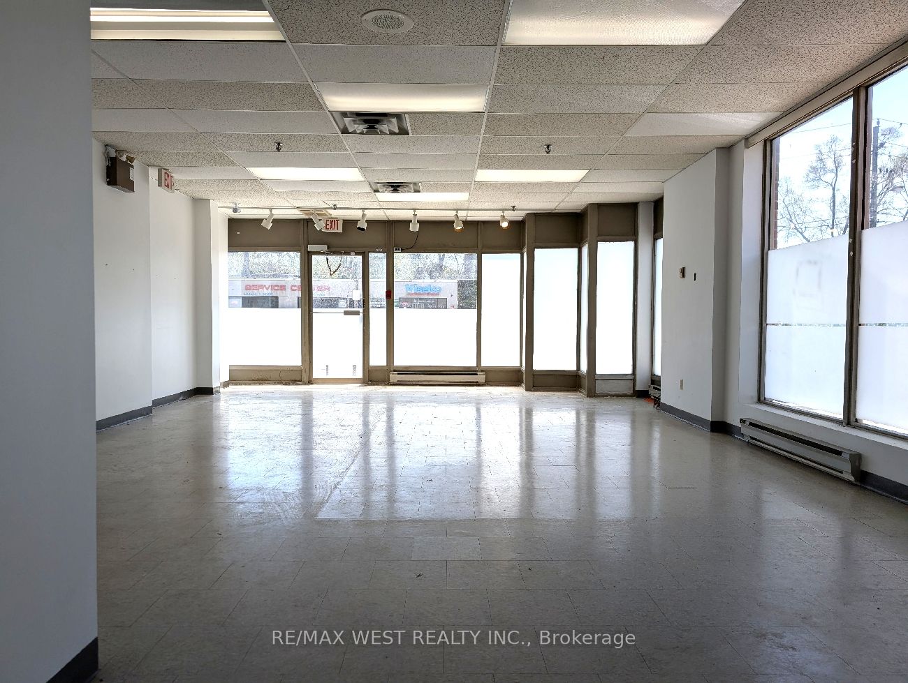 #unit 1 - 2468 Eglinton Avenue Property Photo 7