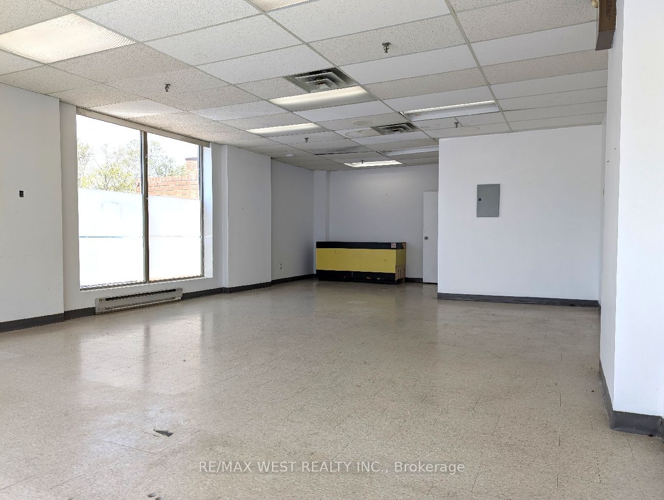 #unit 1 - 2468 Eglinton Avenue Property Photo 8