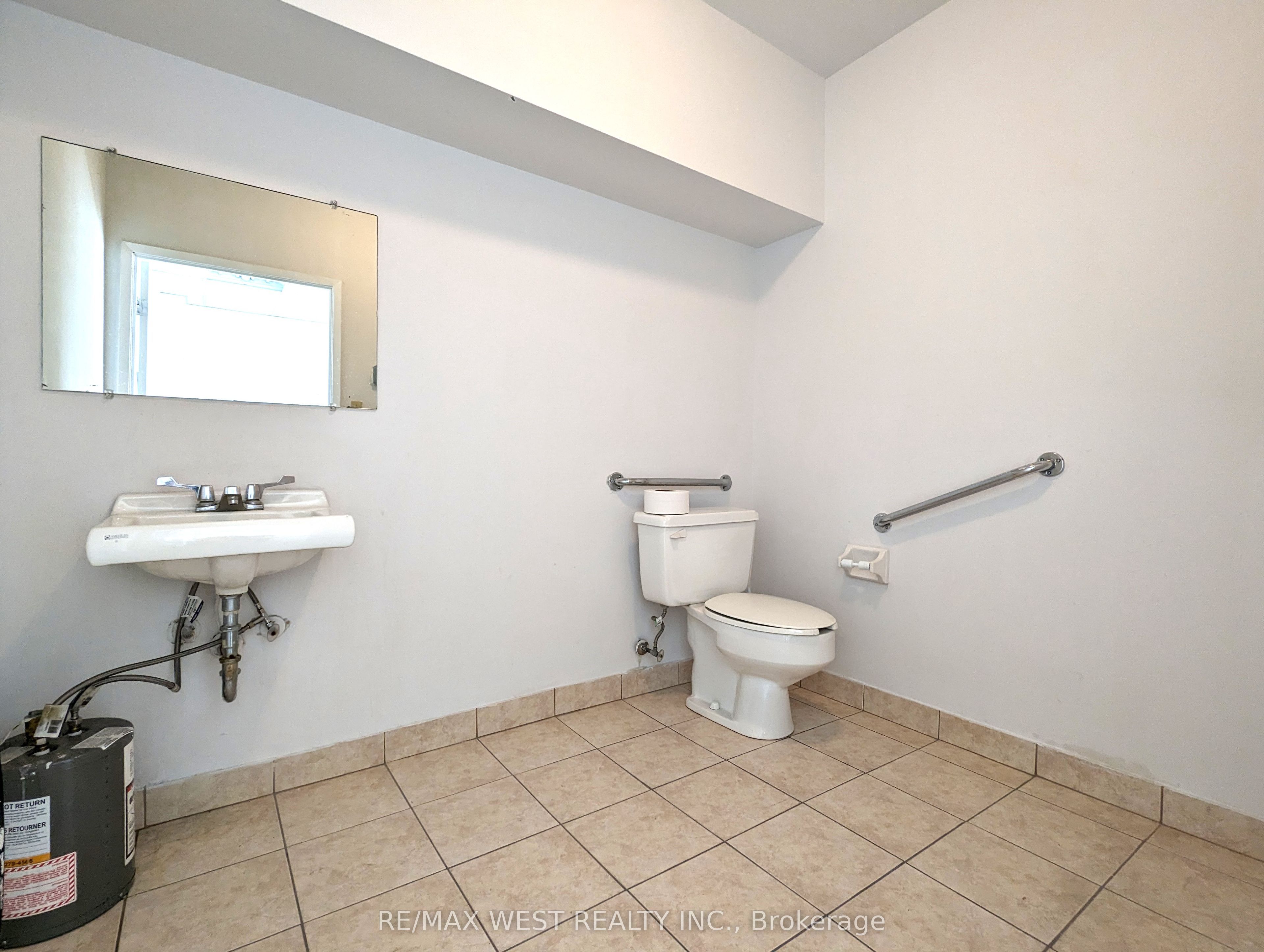 #unit 1 - 2468 Eglinton Avenue Property Photo 10