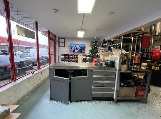 #u 26-28 - 22 Steinway Boulevard Property Photo 7