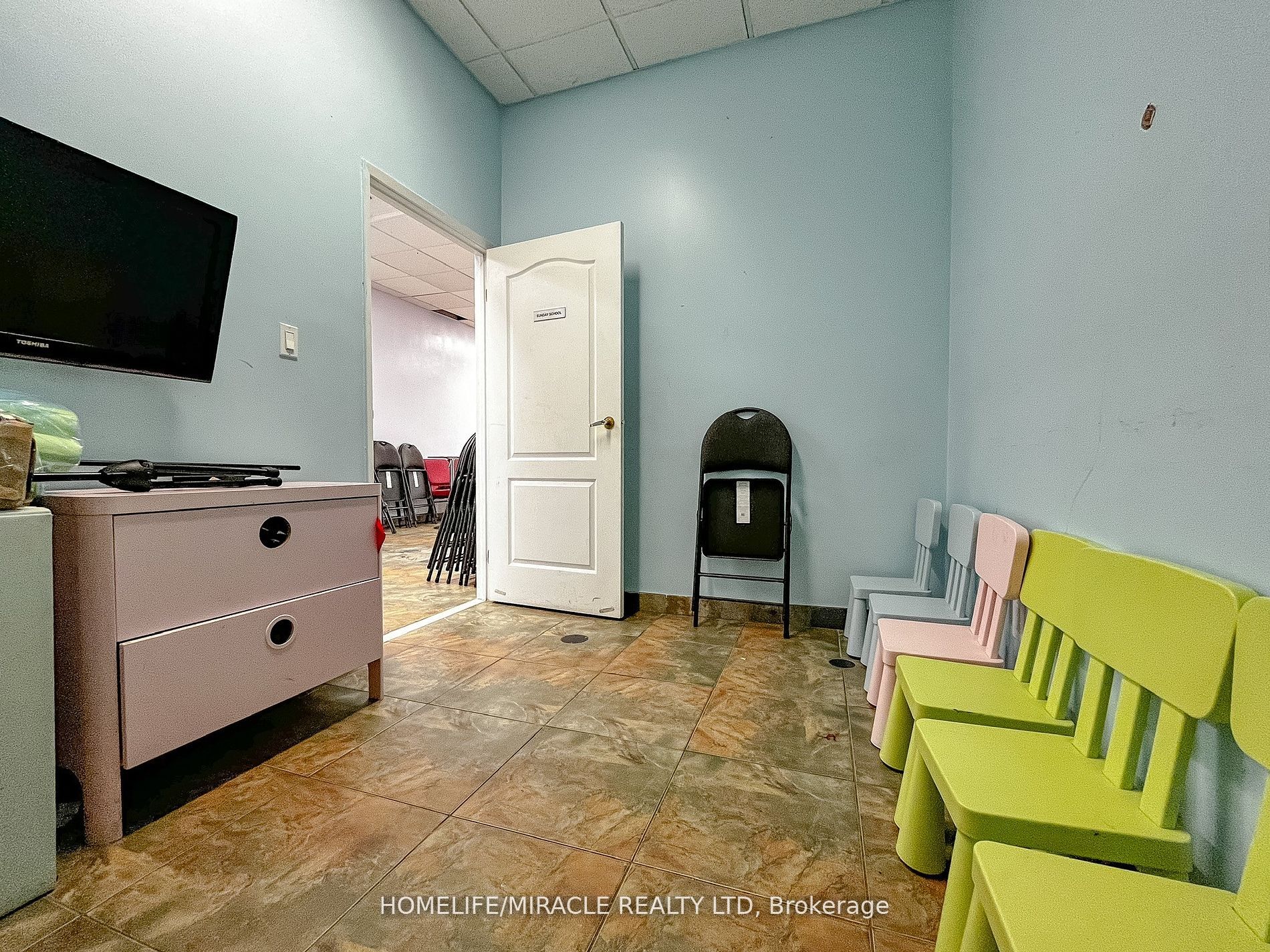 #19 - 351 Parkhurst Square Property Photo 8