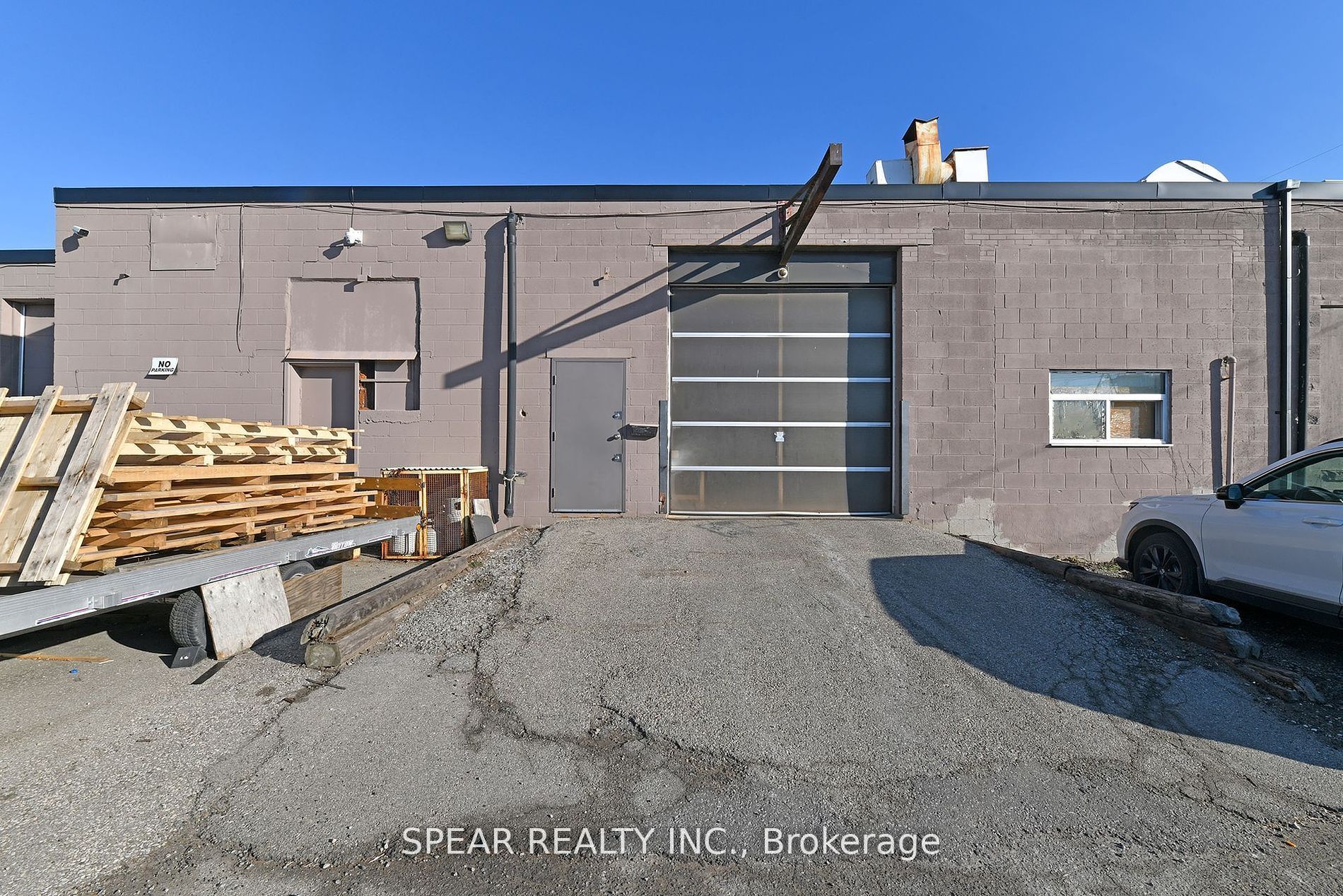#b - 2290 Dixie Road Property Photo 3