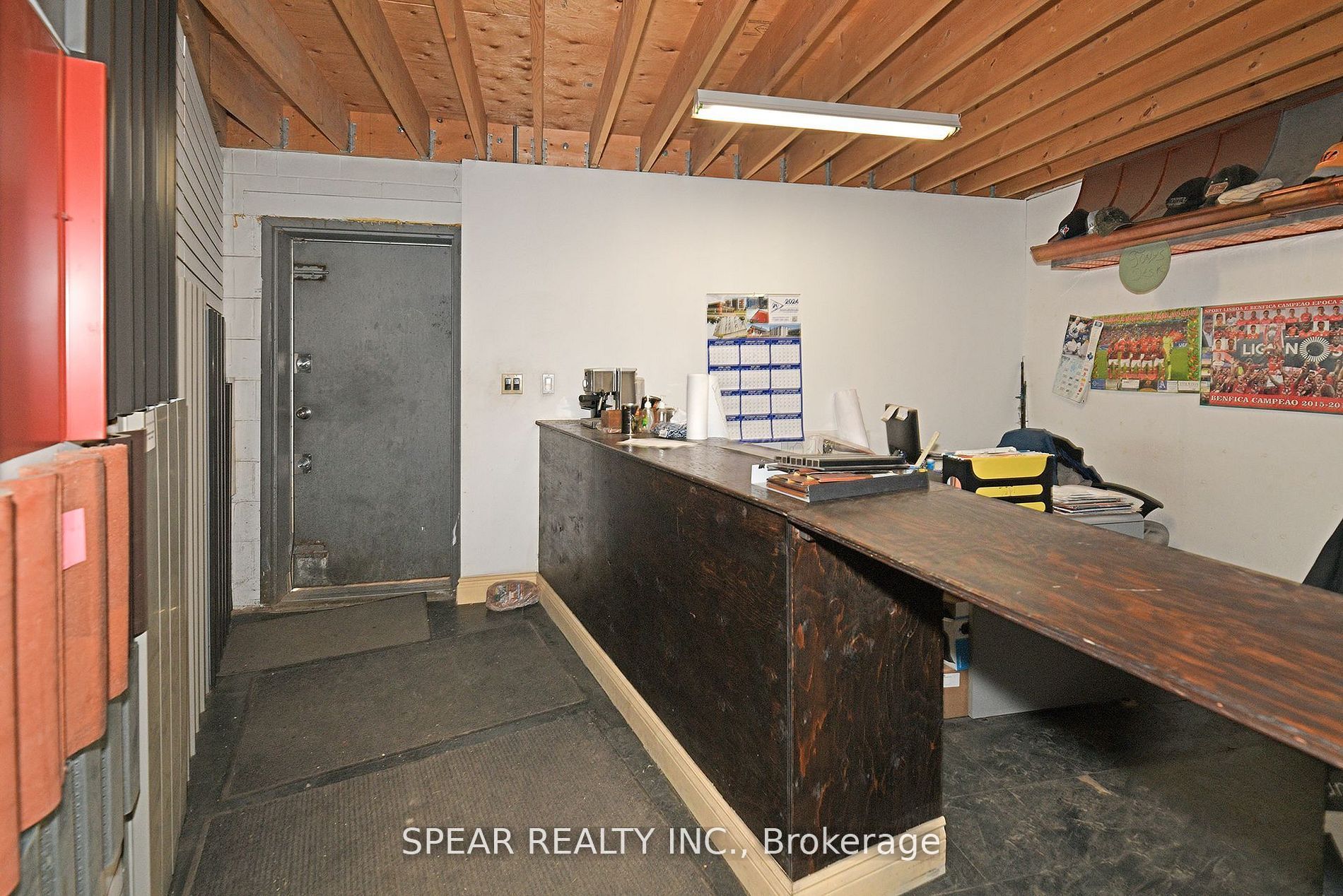#b - 2290 Dixie Road Property Photo 4