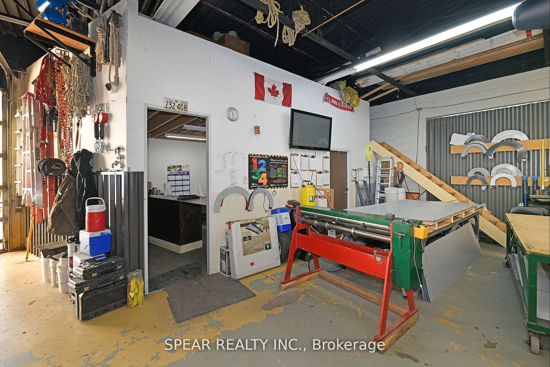 #b - 2290 Dixie Road Property Photo 7