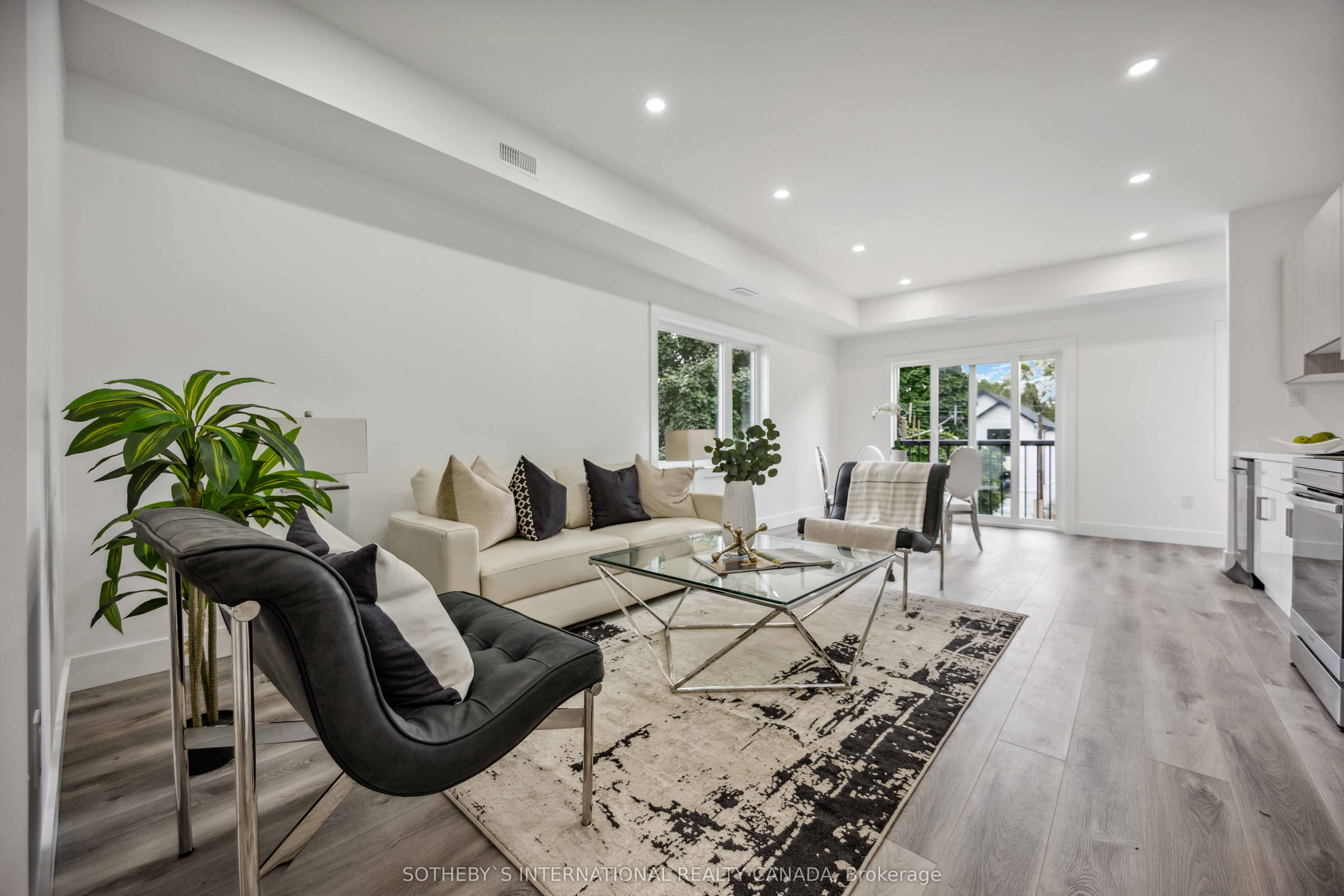 1925 Lawrence Avenue Property Photo 2