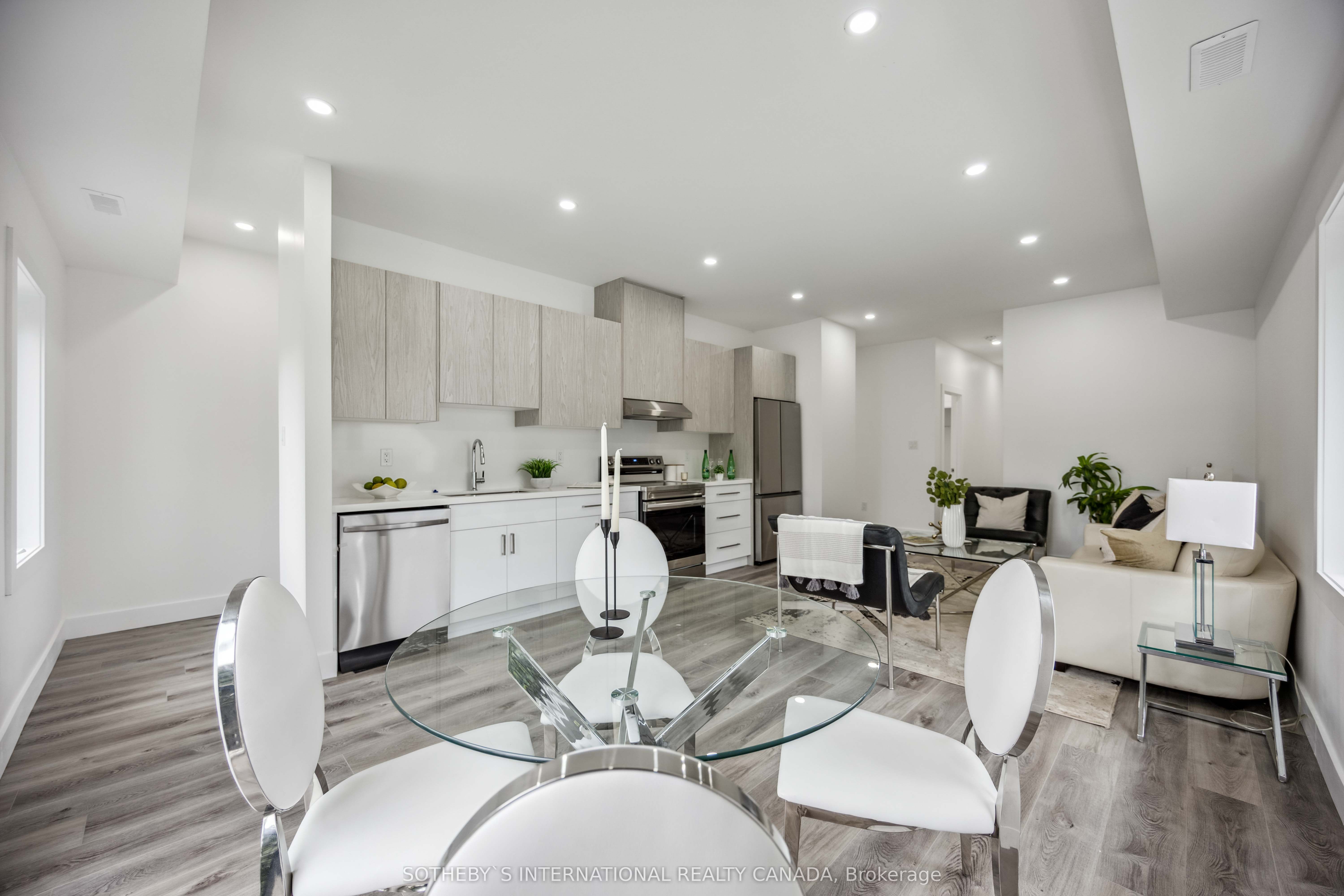 1925 Lawrence Avenue Property Photo 6