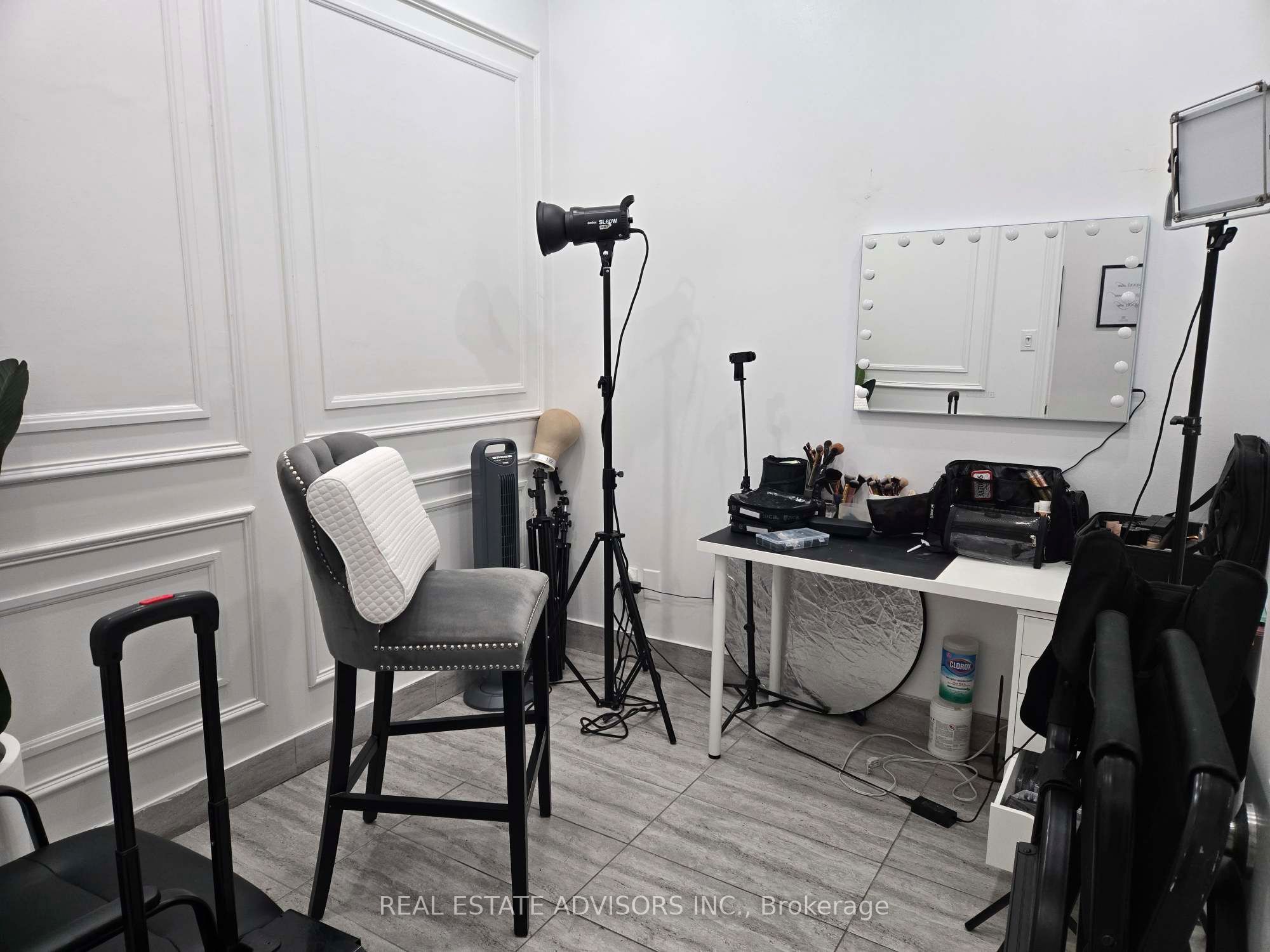 #16 - 4801 Steeles Avenue Property Photo 3