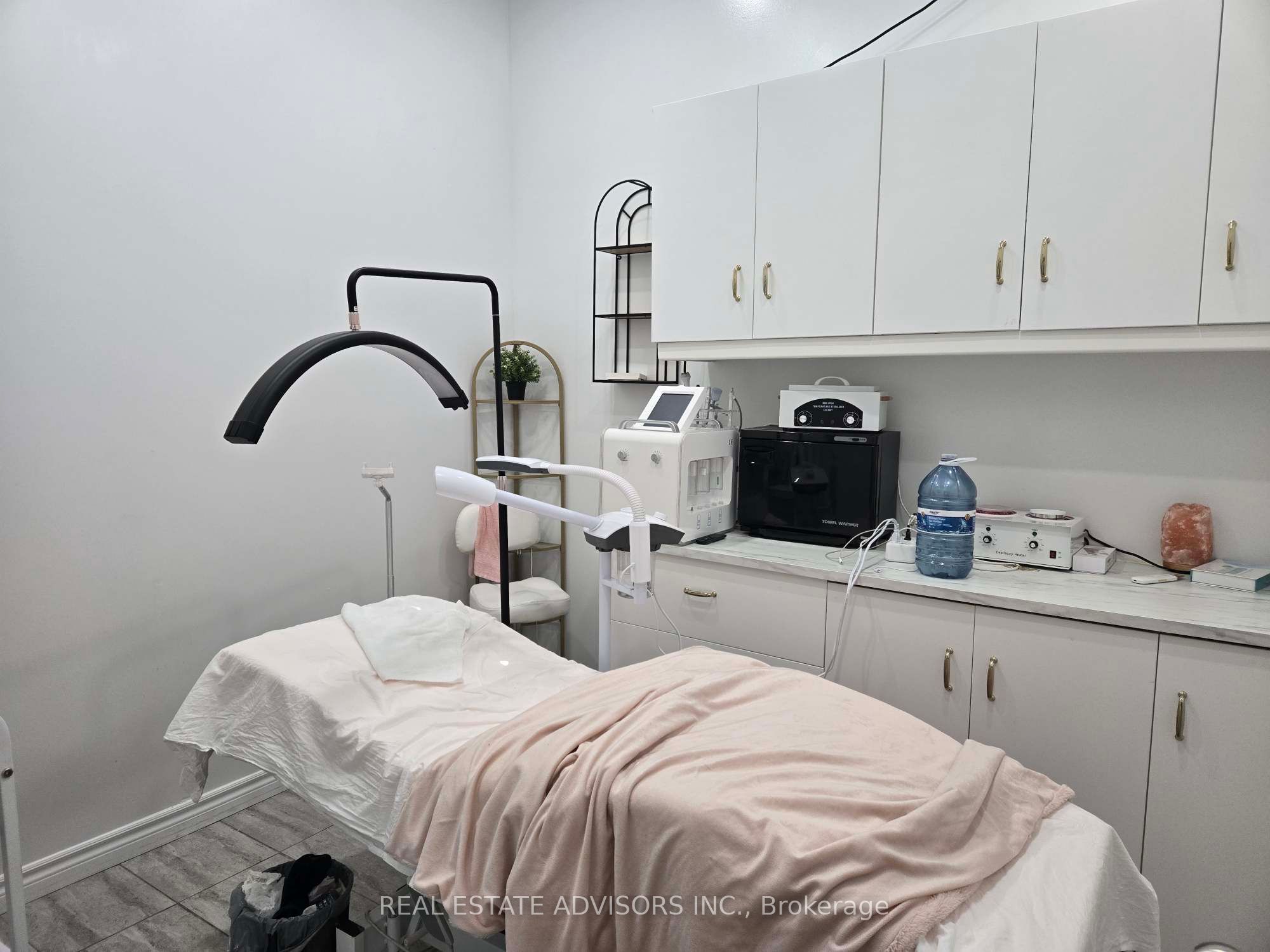 #16 - 4801 Steeles Avenue Property Photo 7