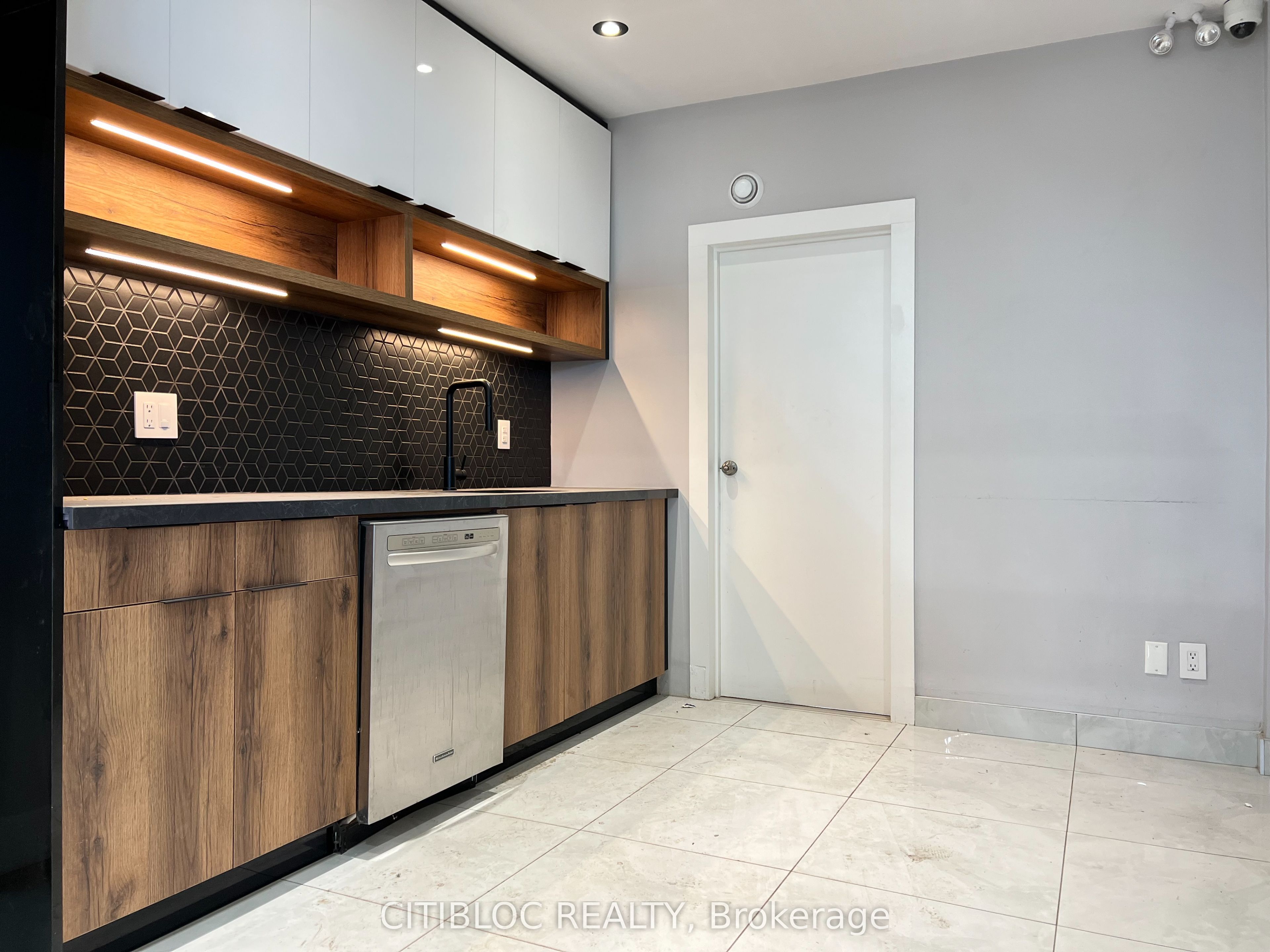 194 Bentworth Avenue Property Photo 3