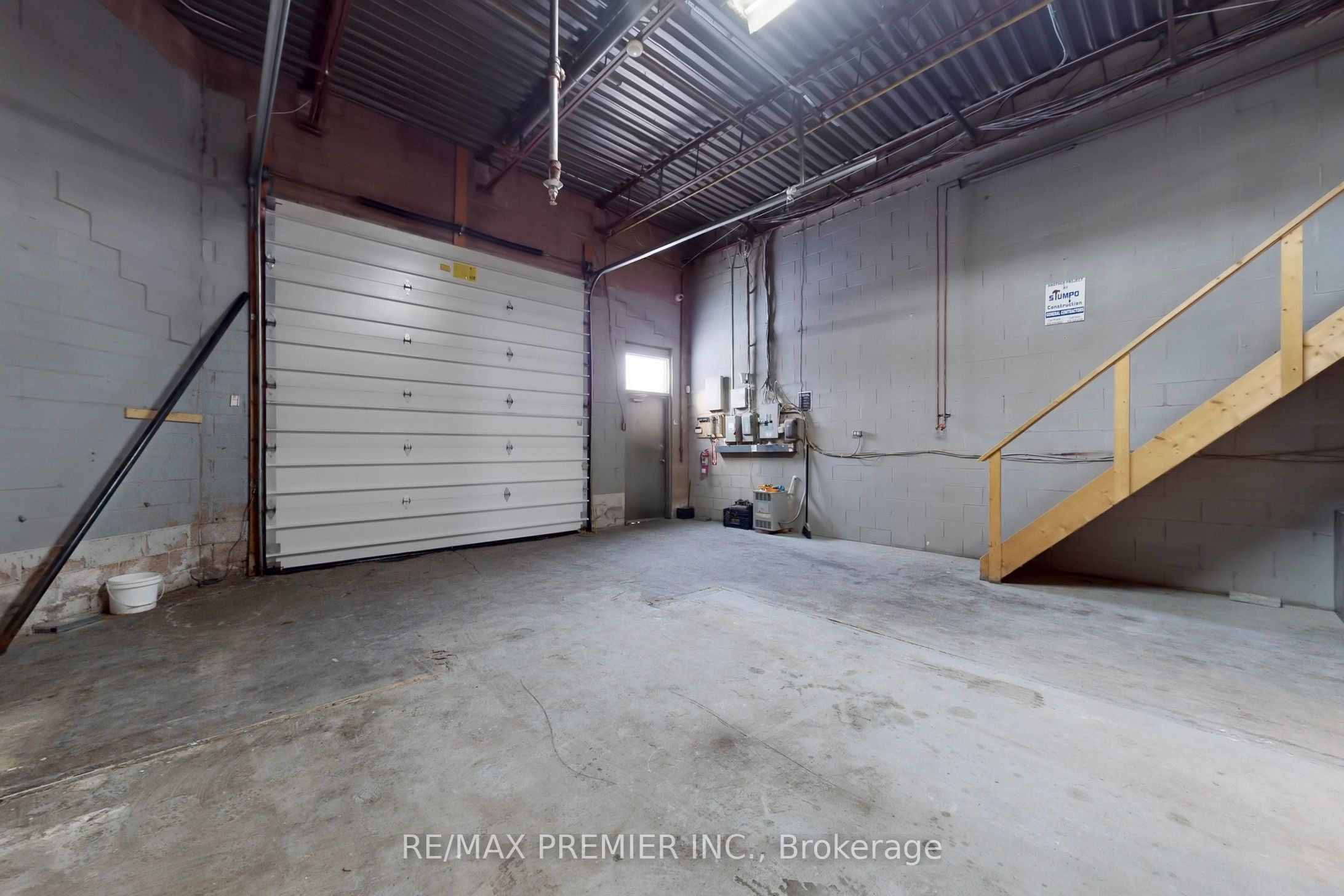 #17 - 5484 Tomken Road Property Photo 17