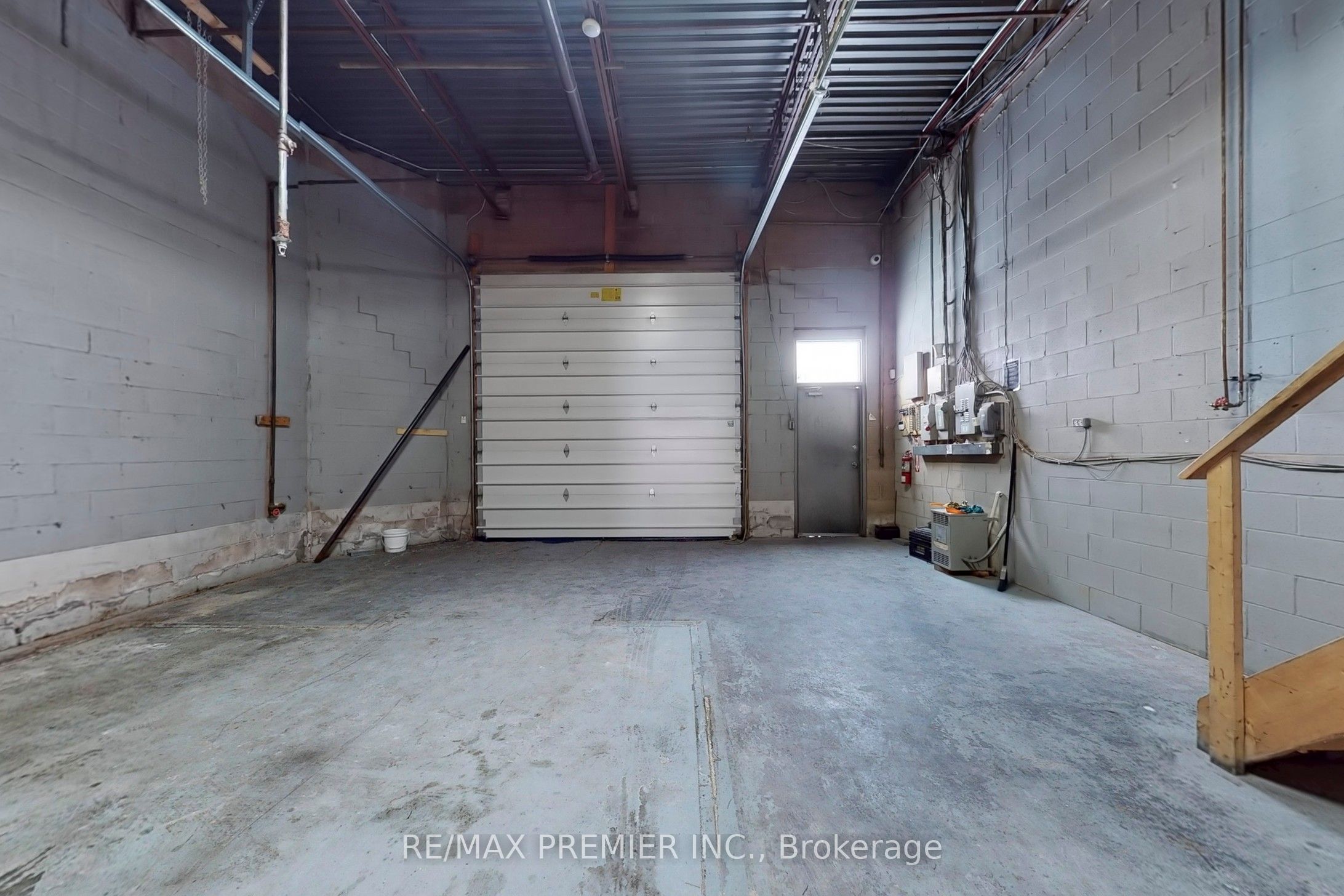 #17 - 5484 Tomken Road Property Photo 18