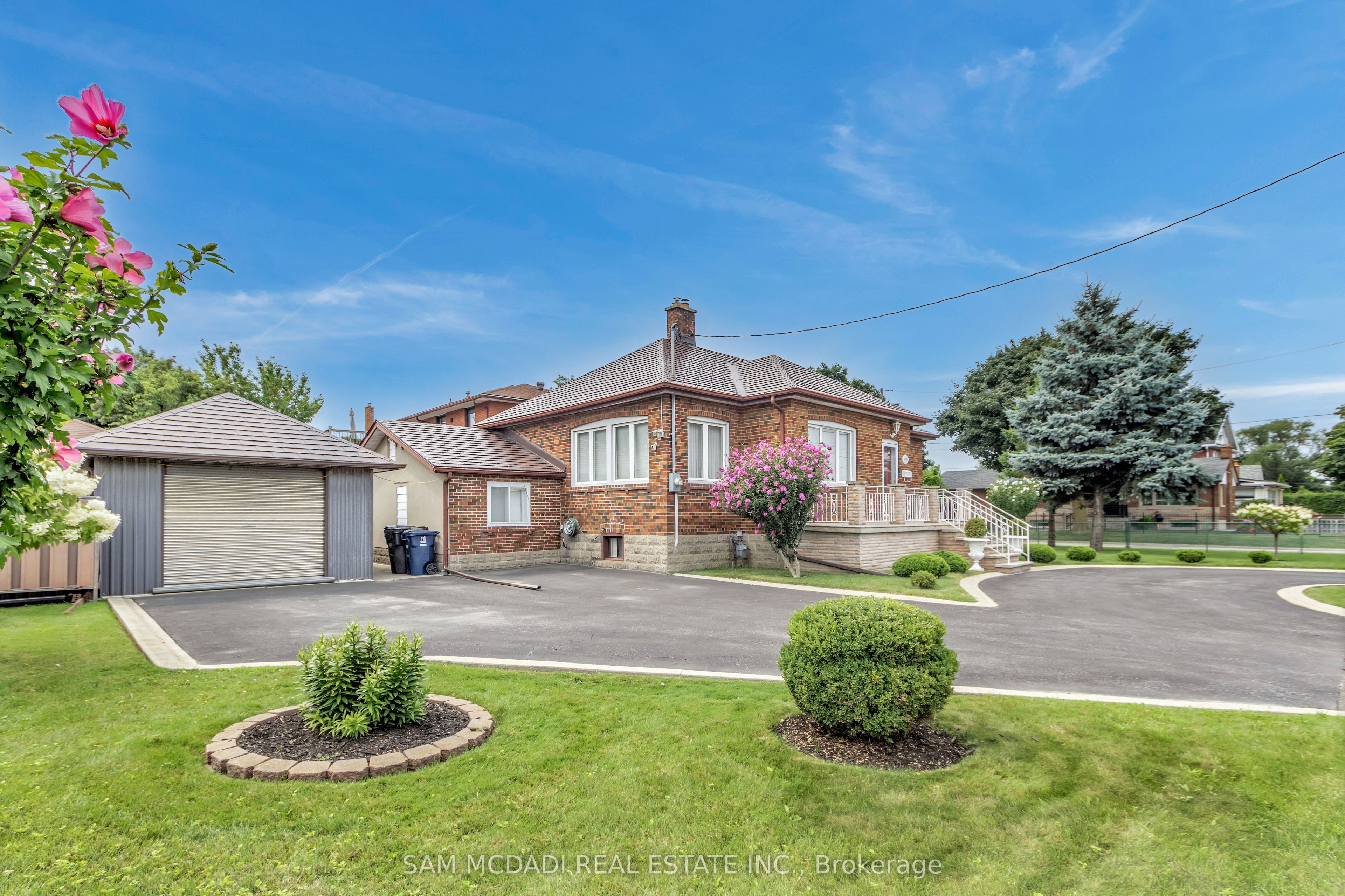 469 Evans Avenue Property Photo 10