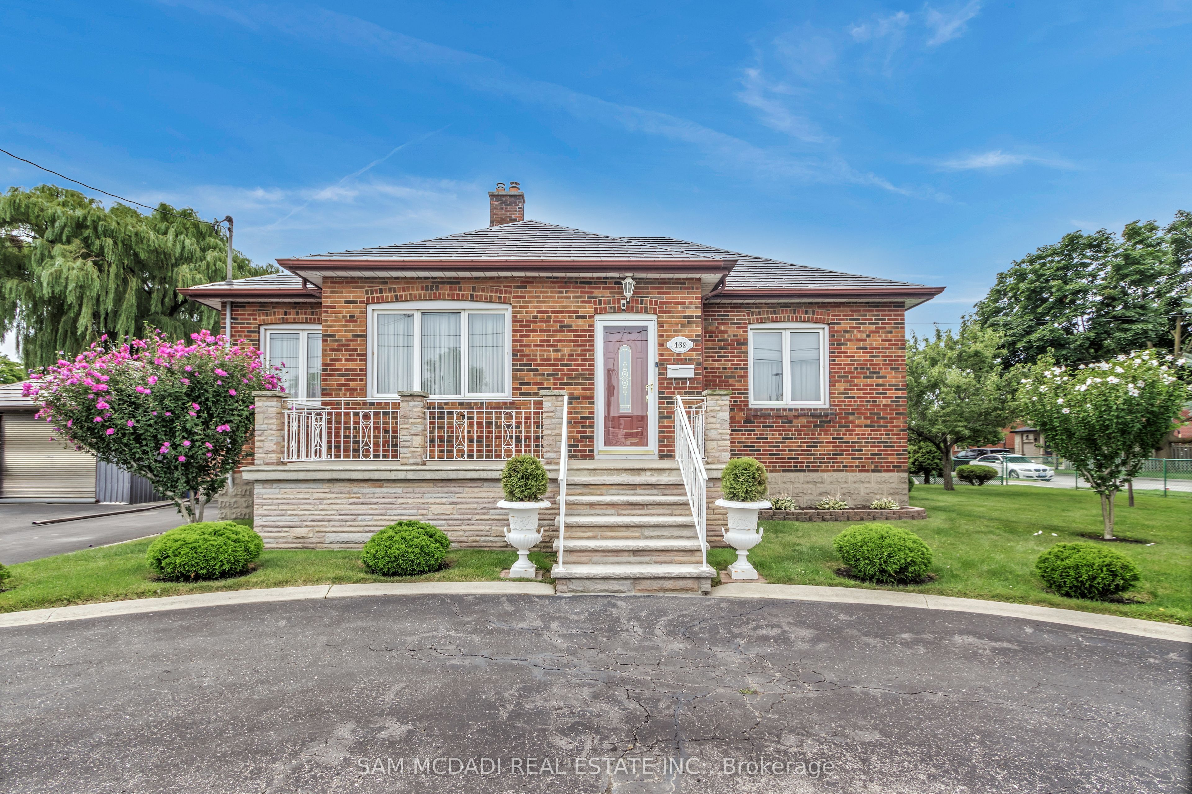 469 Evans Avenue Property Photo 11
