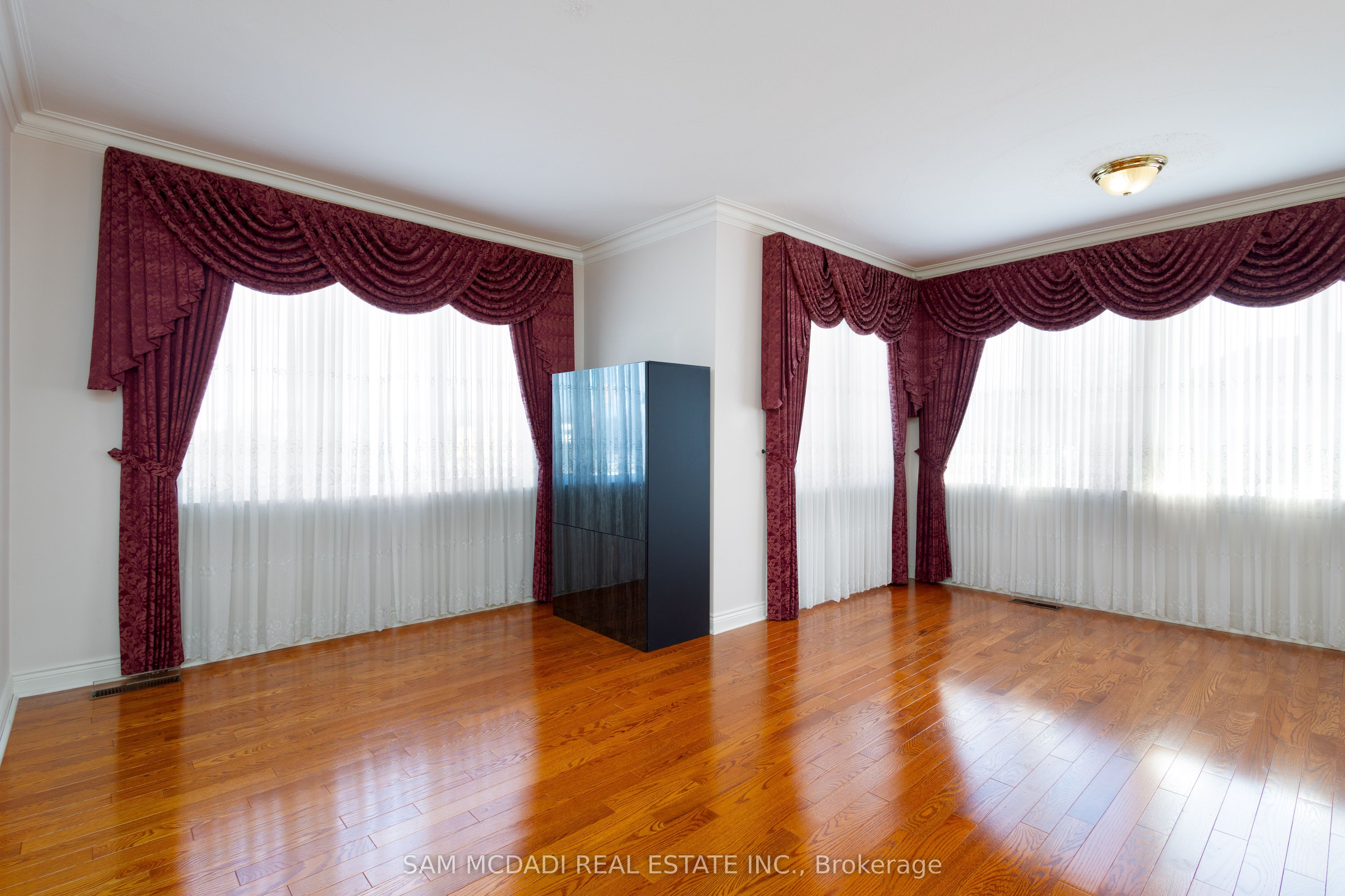 469 Evans Avenue Property Photo 16