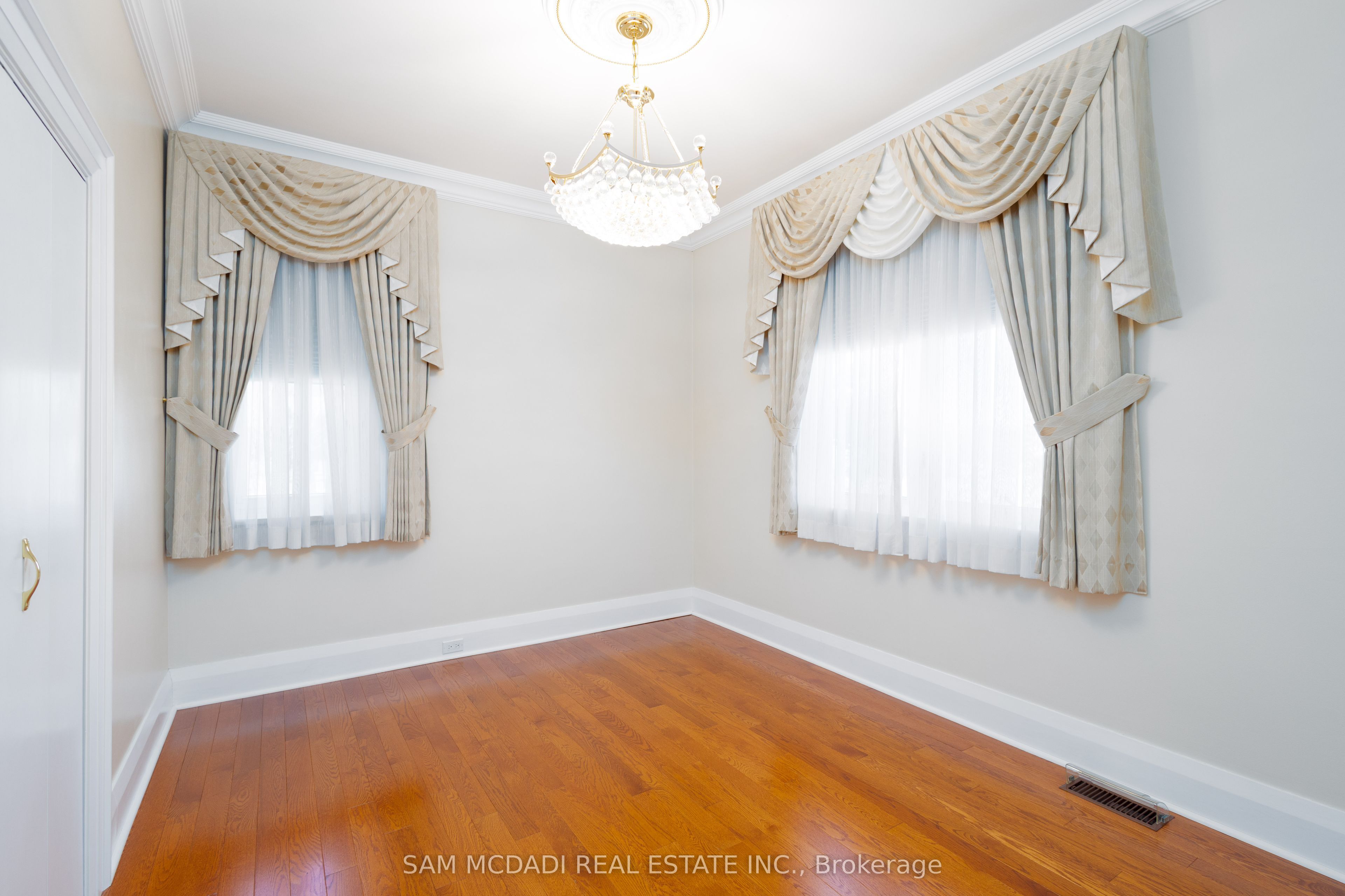 469 Evans Avenue Property Photo 17