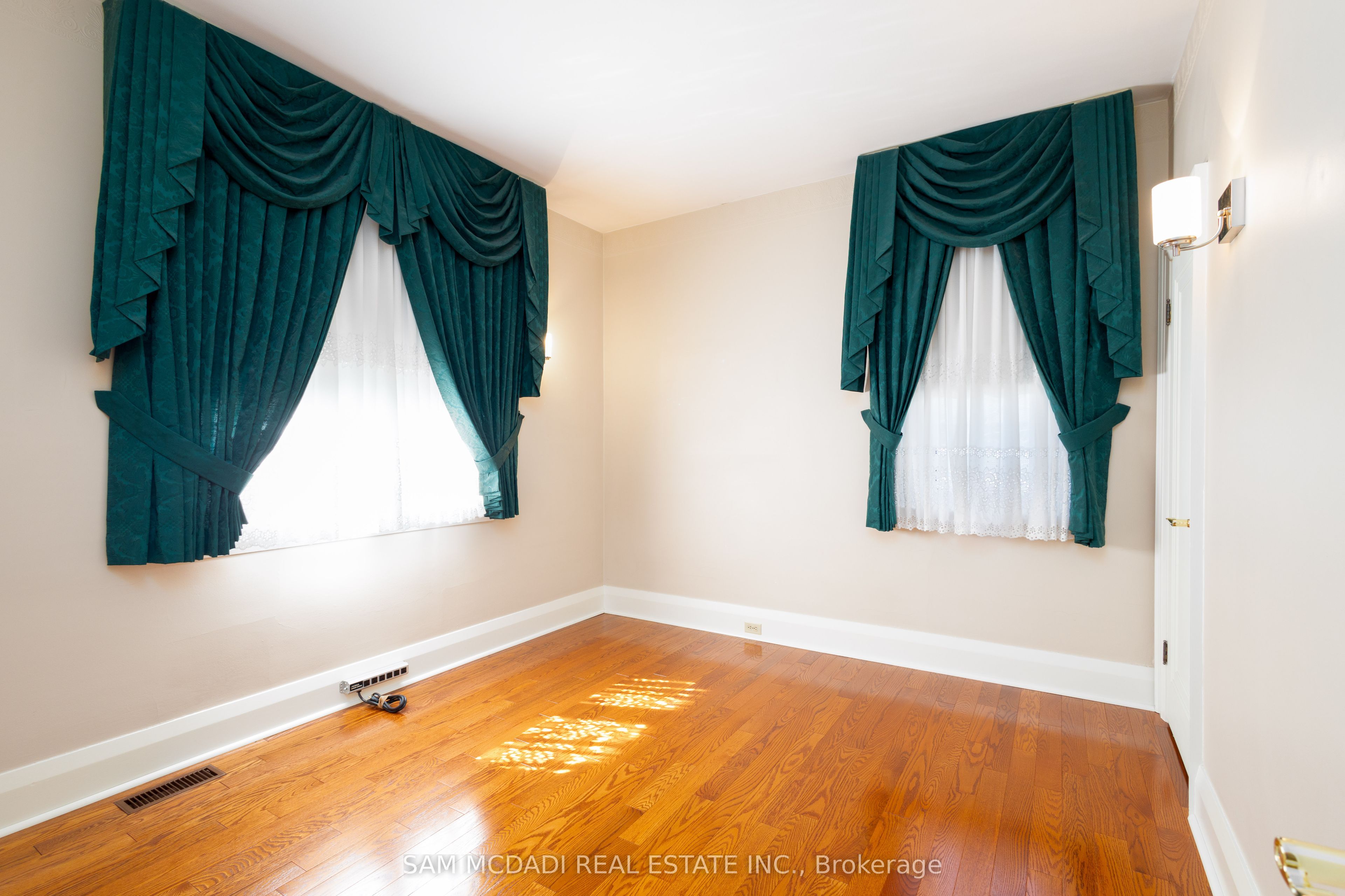469 Evans Avenue Property Photo 19