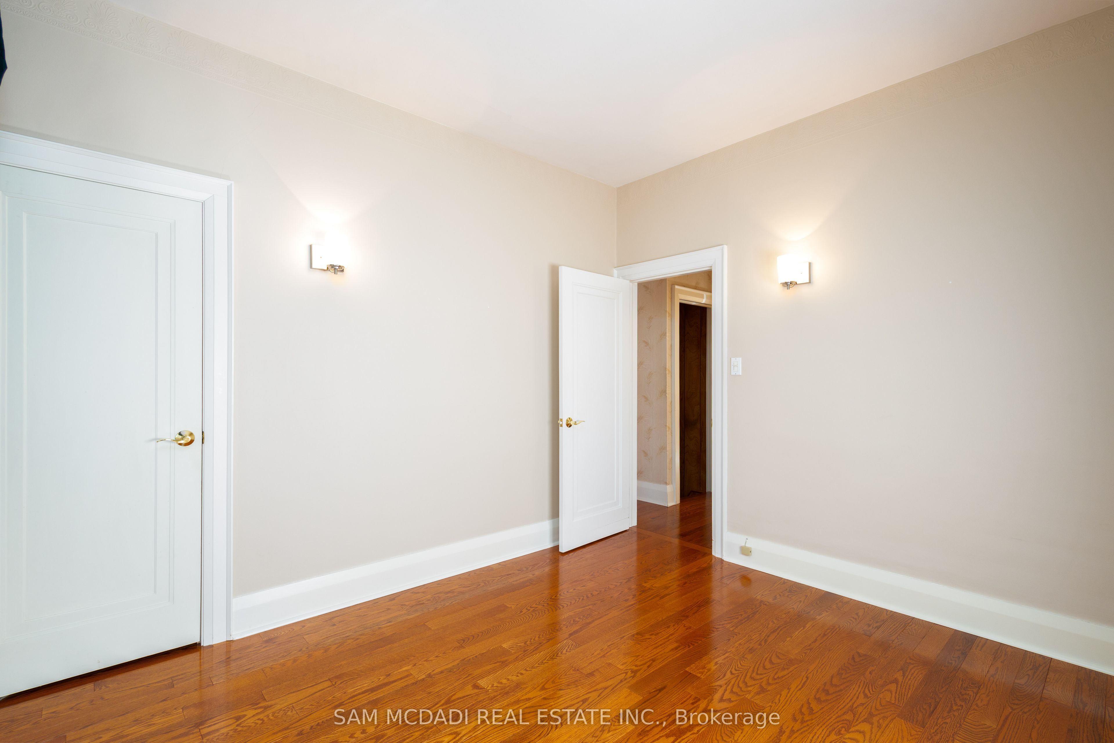469 Evans Avenue Property Photo 20