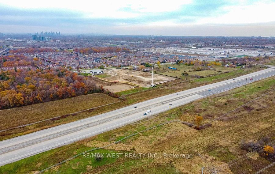 5193 Eighth Line Property Photo 4