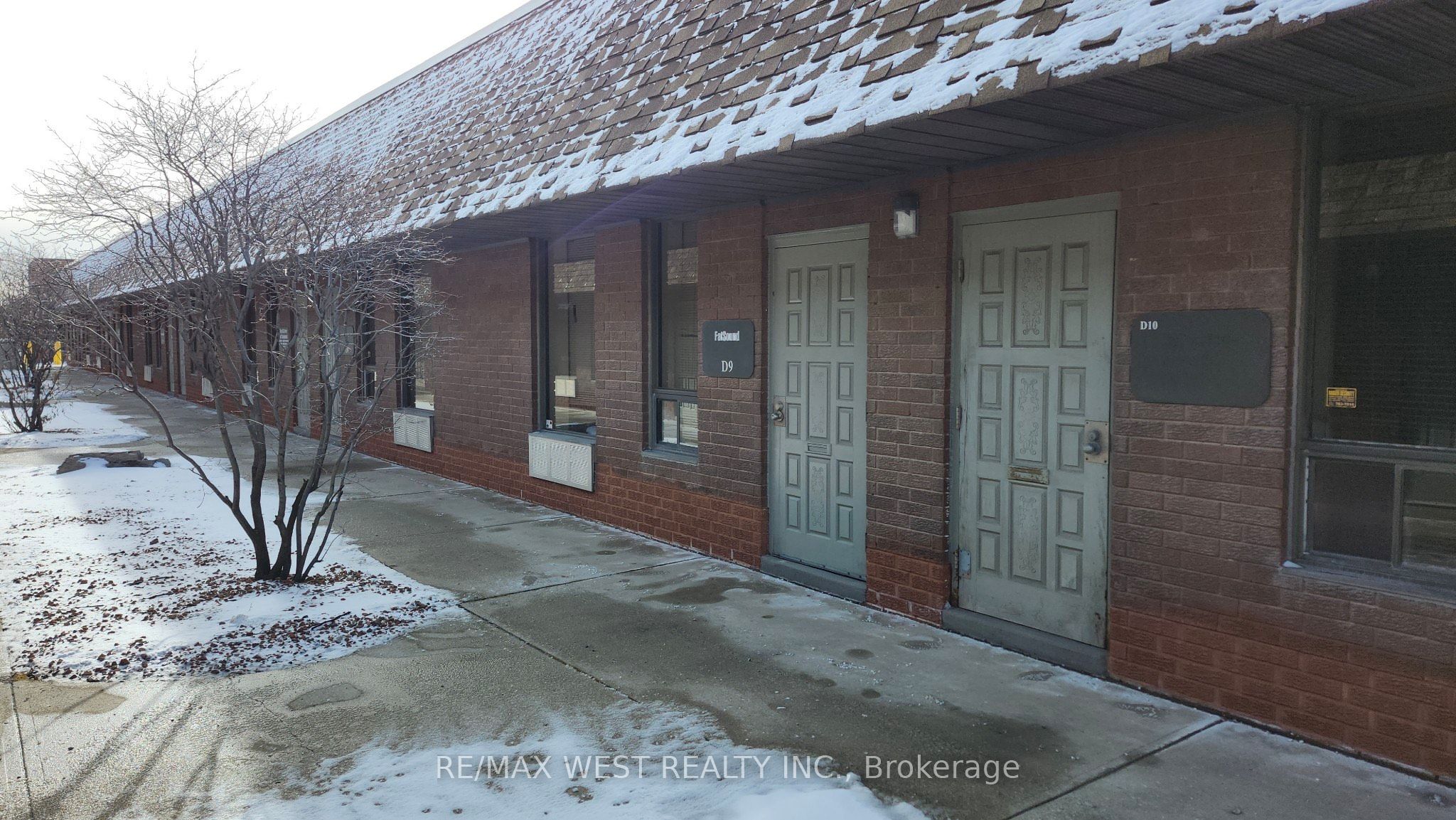 #d9 - 1585 Britannia Road Property Photo 1