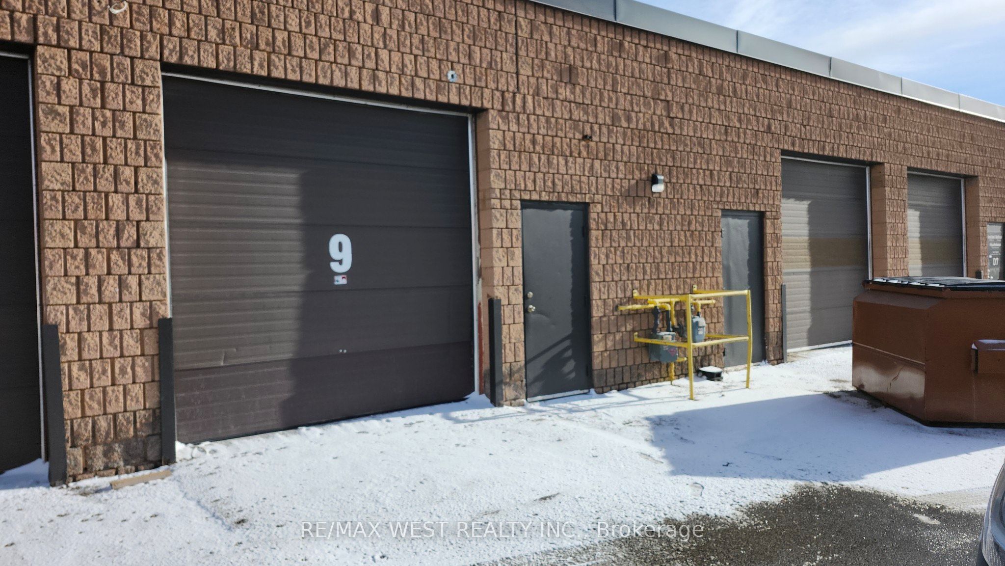 #d9 - 1585 Britannia Road Property Photo 2