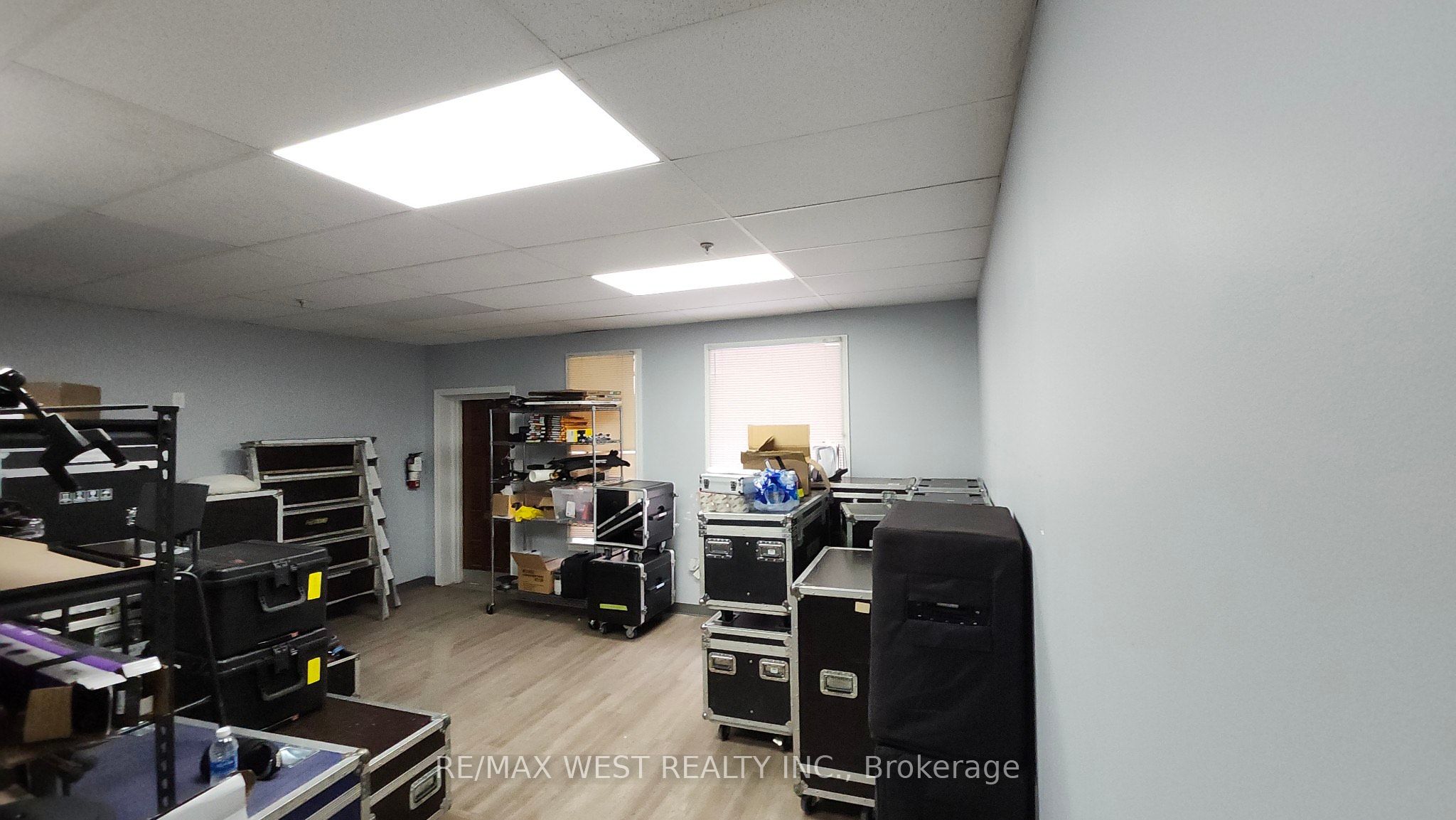 #d9 - 1585 Britannia Road Property Photo 5