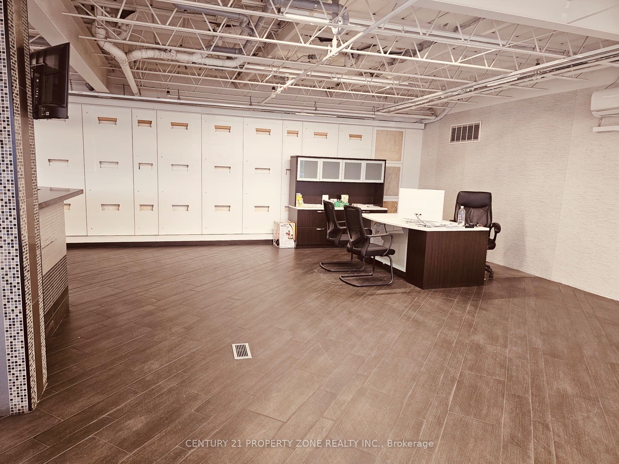 #4 - 78 Signet Drive Property Photo 3