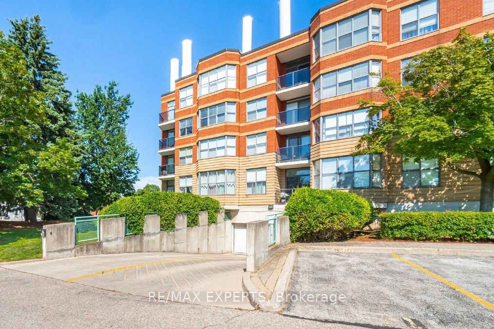 2199 Sixth Line S 402 Property Photo 2