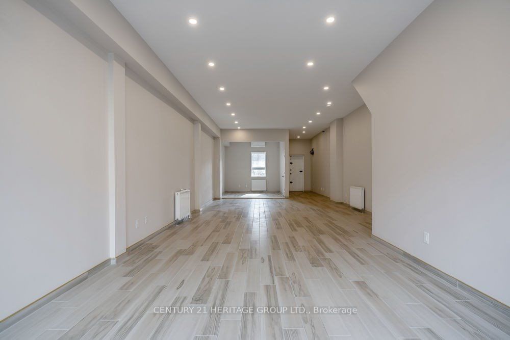 3063 Lake Shore Boulevard Property Photo 3