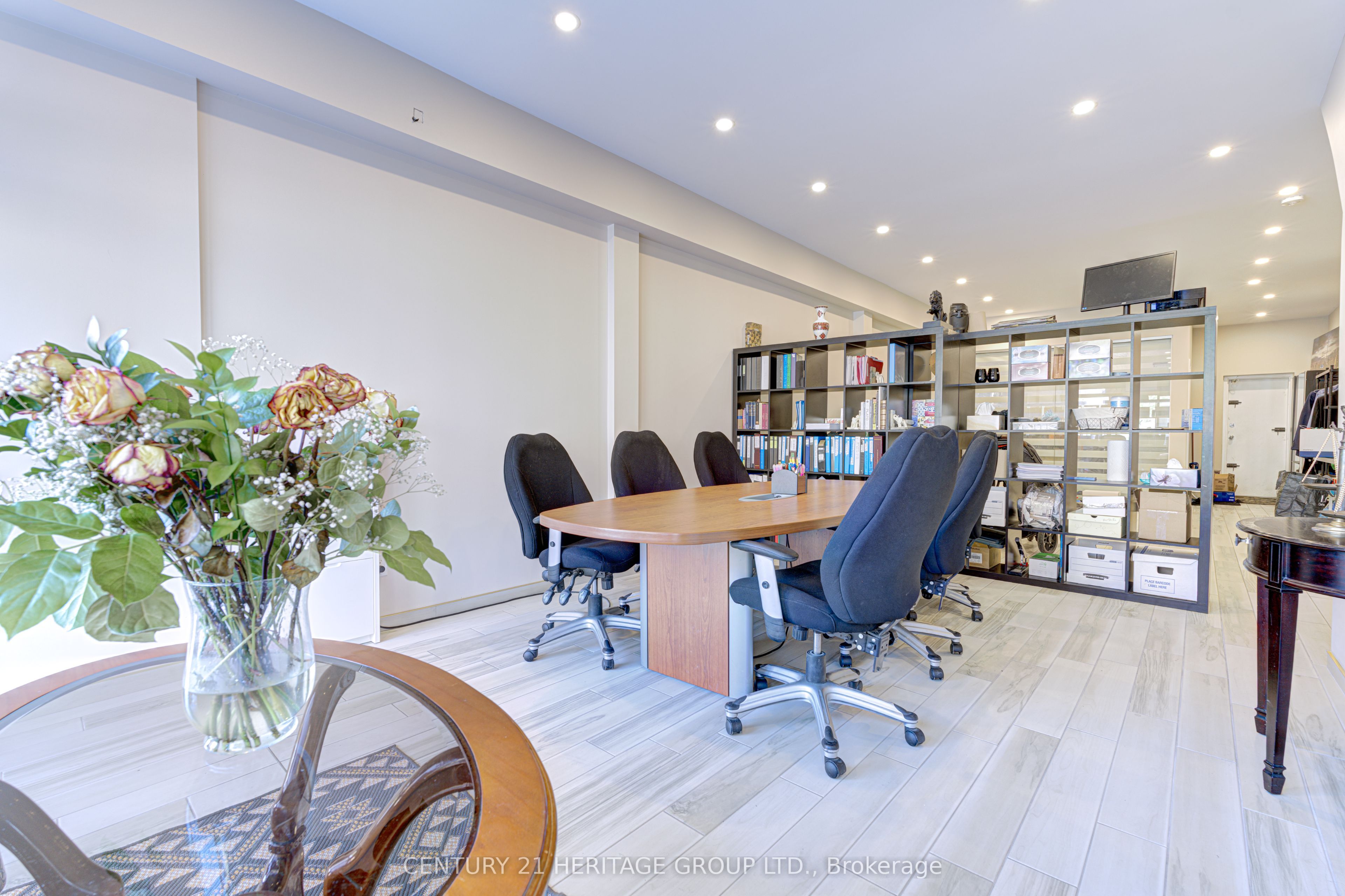 3063 Lake Shore Boulevard Property Photo 4