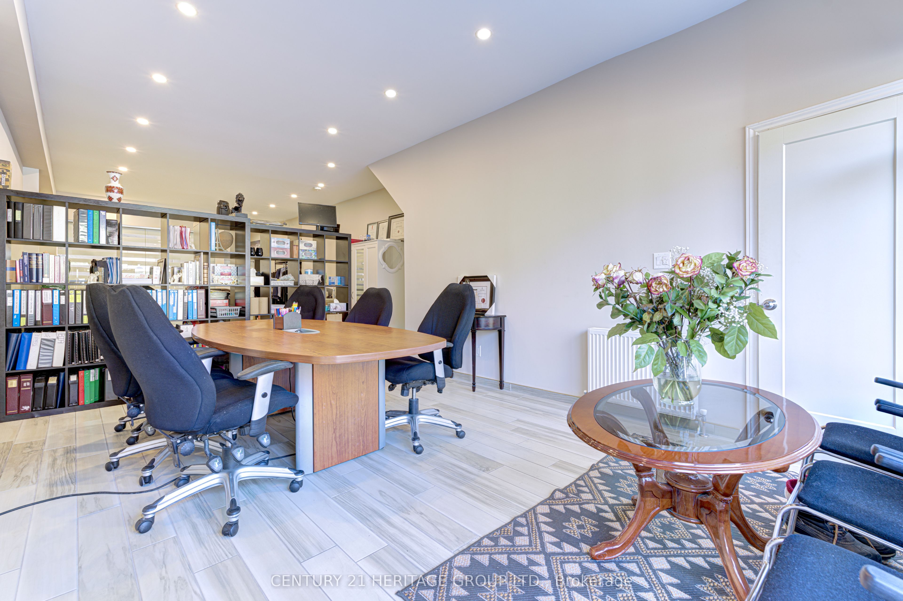 3063 Lake Shore Boulevard Property Photo 6