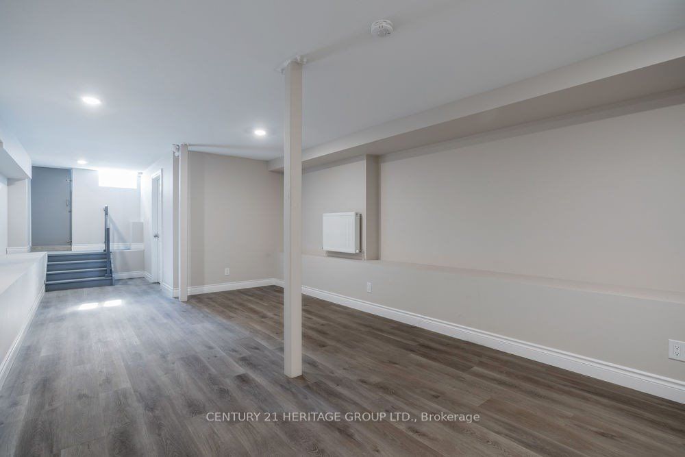 3063 Lake Shore Boulevard Property Photo 9
