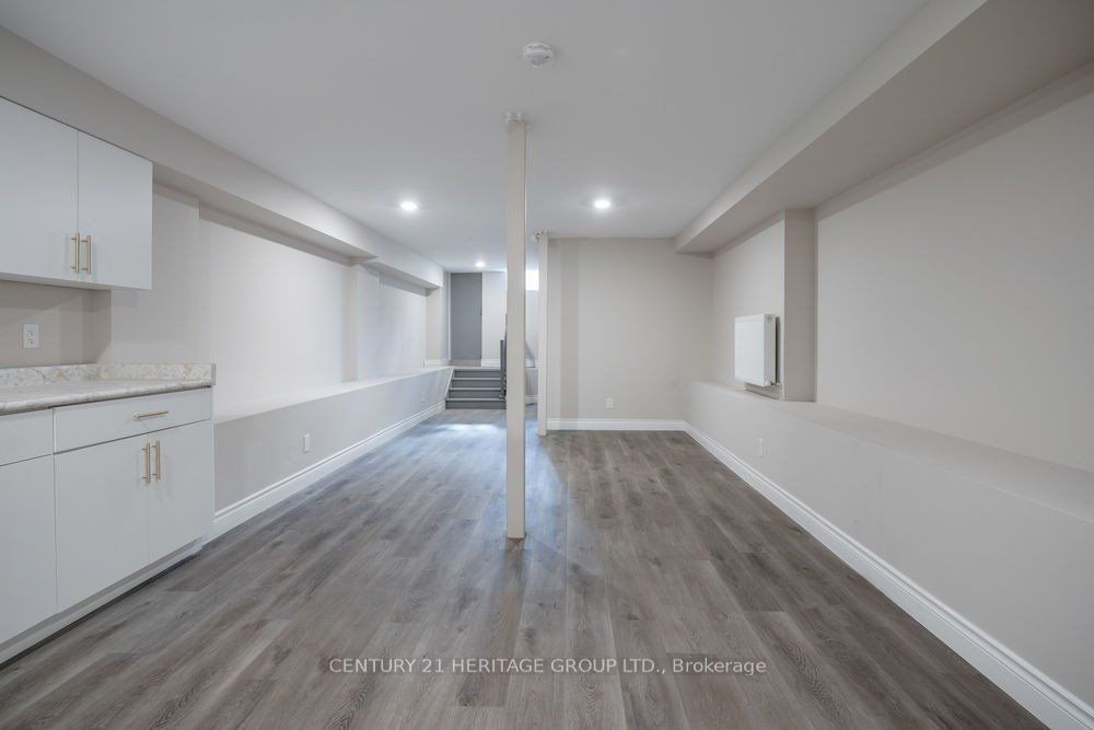 3063 Lake Shore Boulevard Property Photo 10