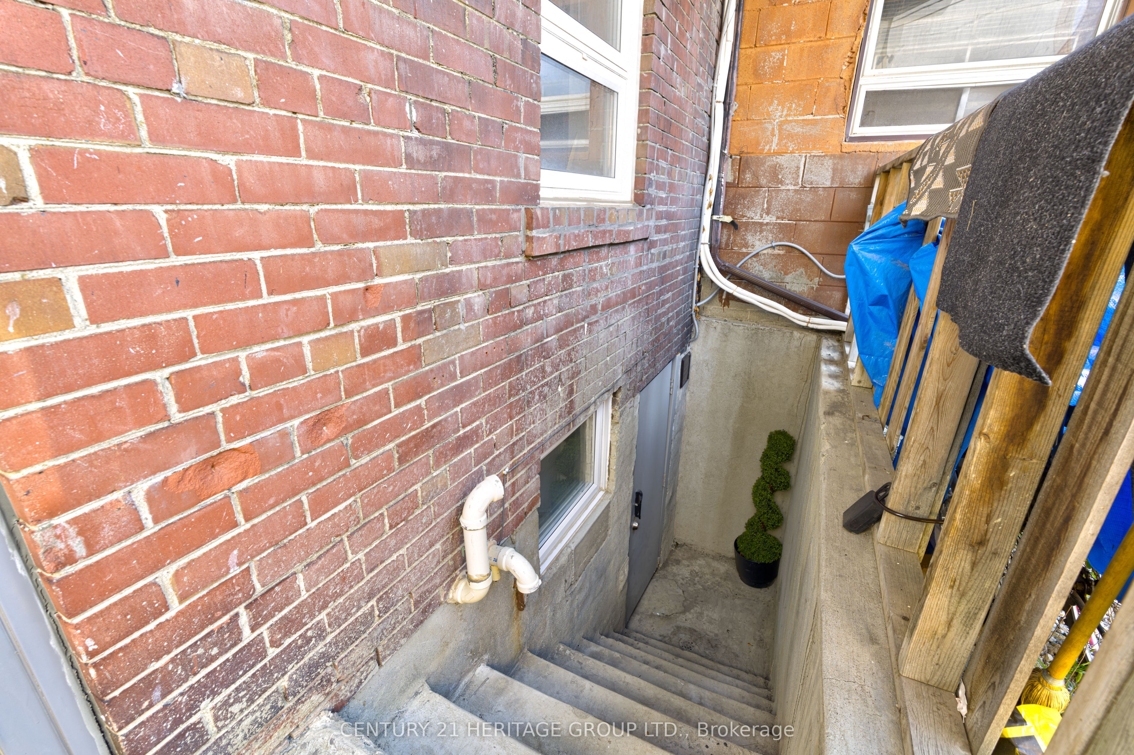 3063 Lake Shore Boulevard Property Photo 12