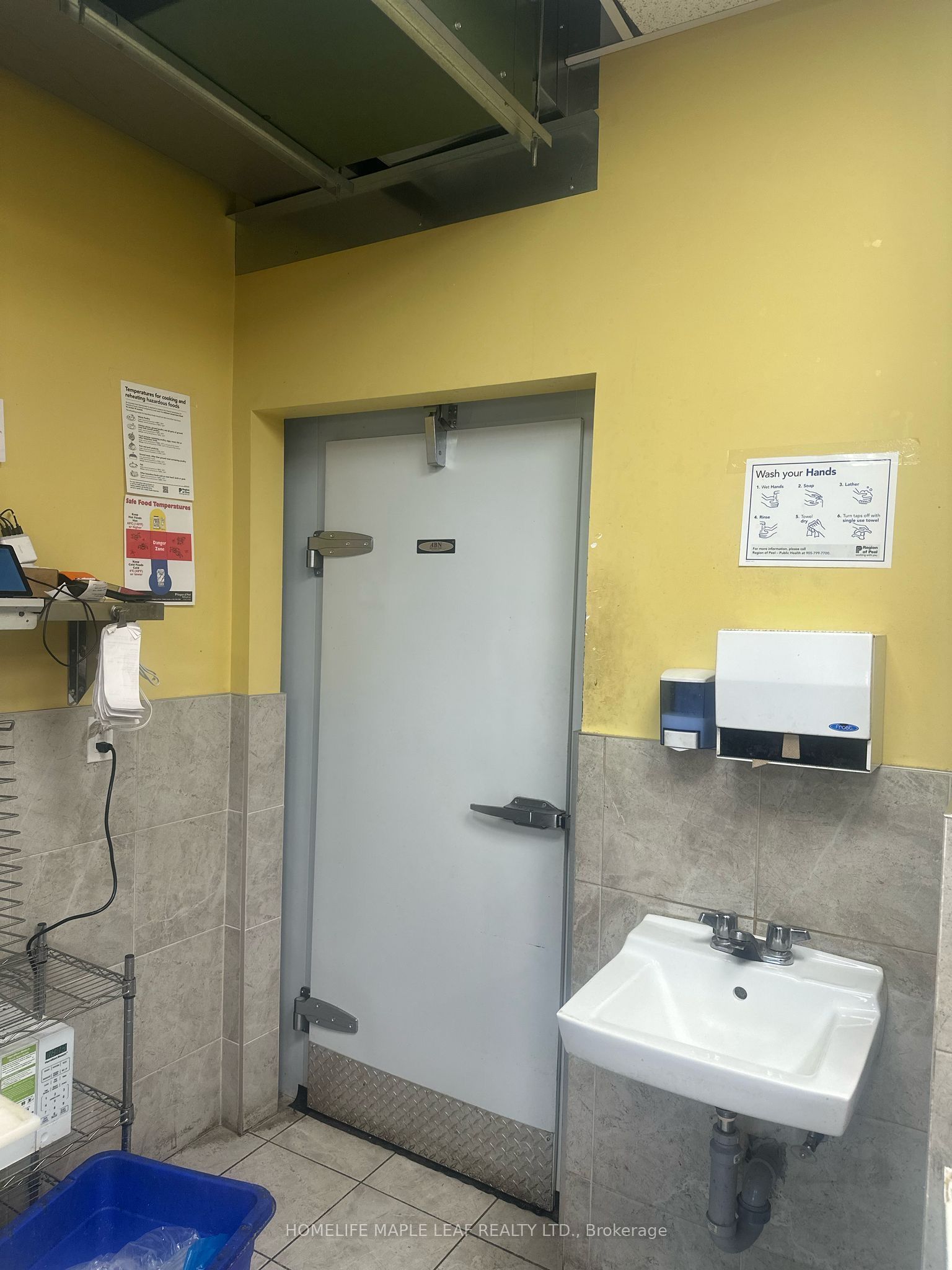 #unit A - 3062 Hurontario Street Property Photo 5
