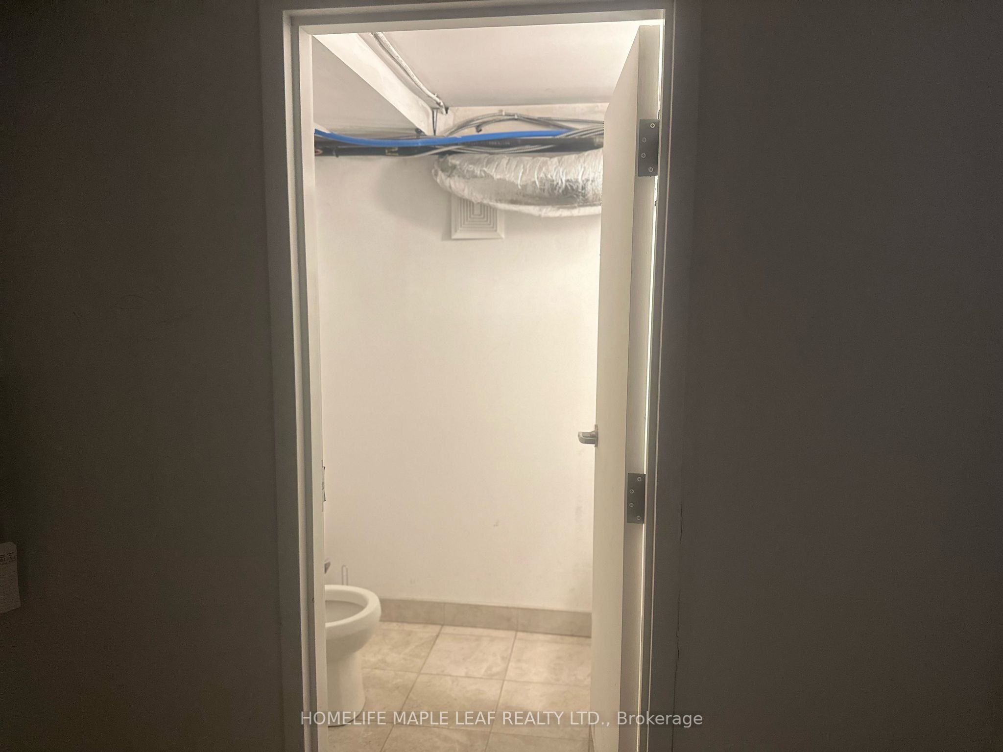 #unit A - 3062 Hurontario Street Property Photo 7