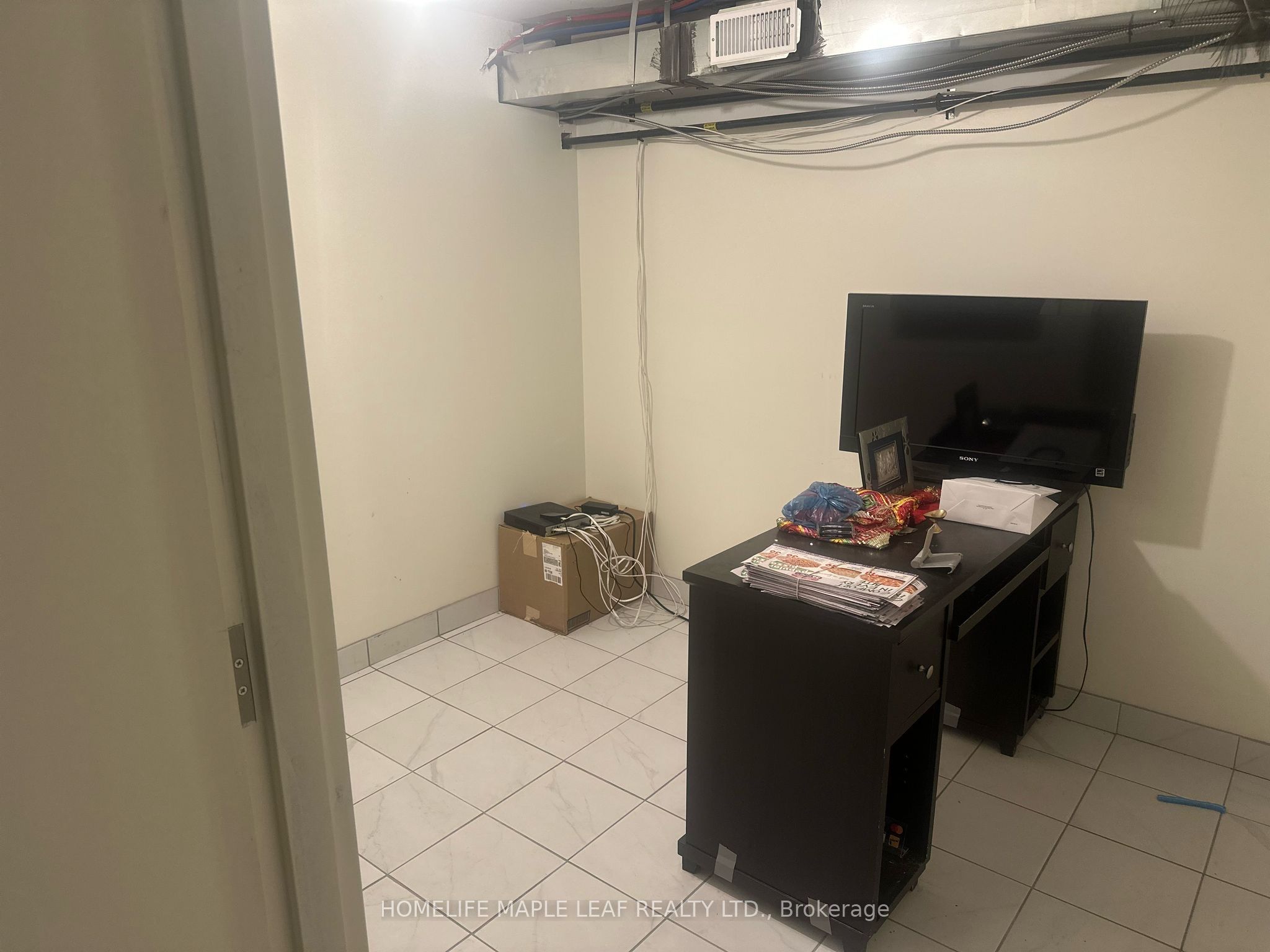 #unit A - 3062 Hurontario Street Property Photo 9