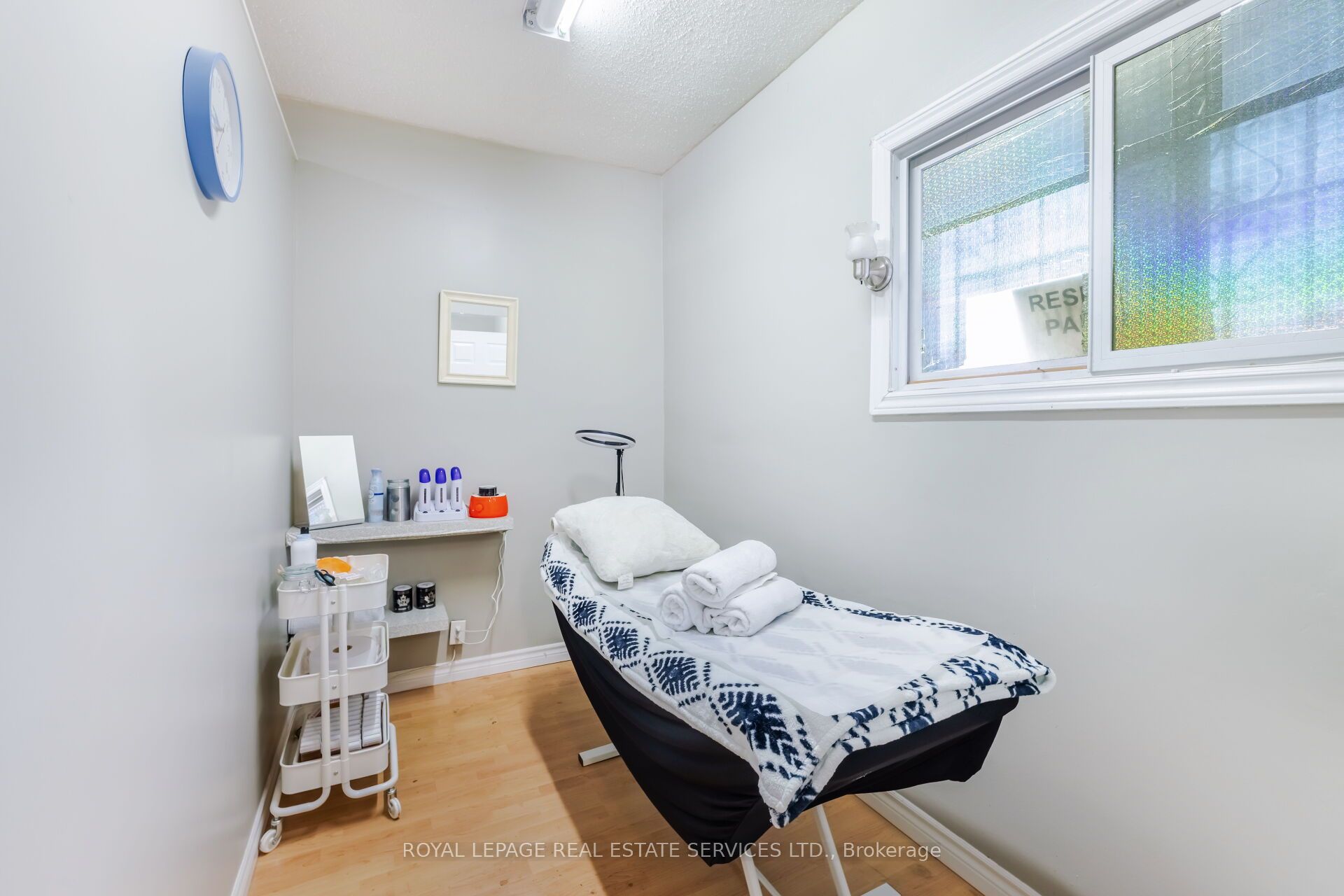 727 The Queensway Avenue Property Photo 6