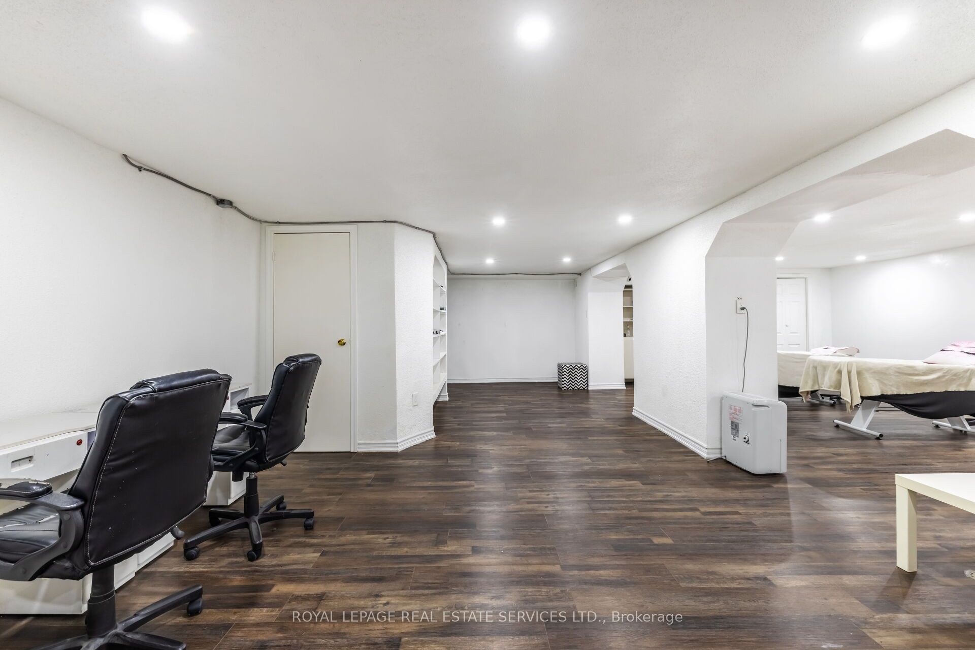 727 The Queensway Avenue Property Photo 13