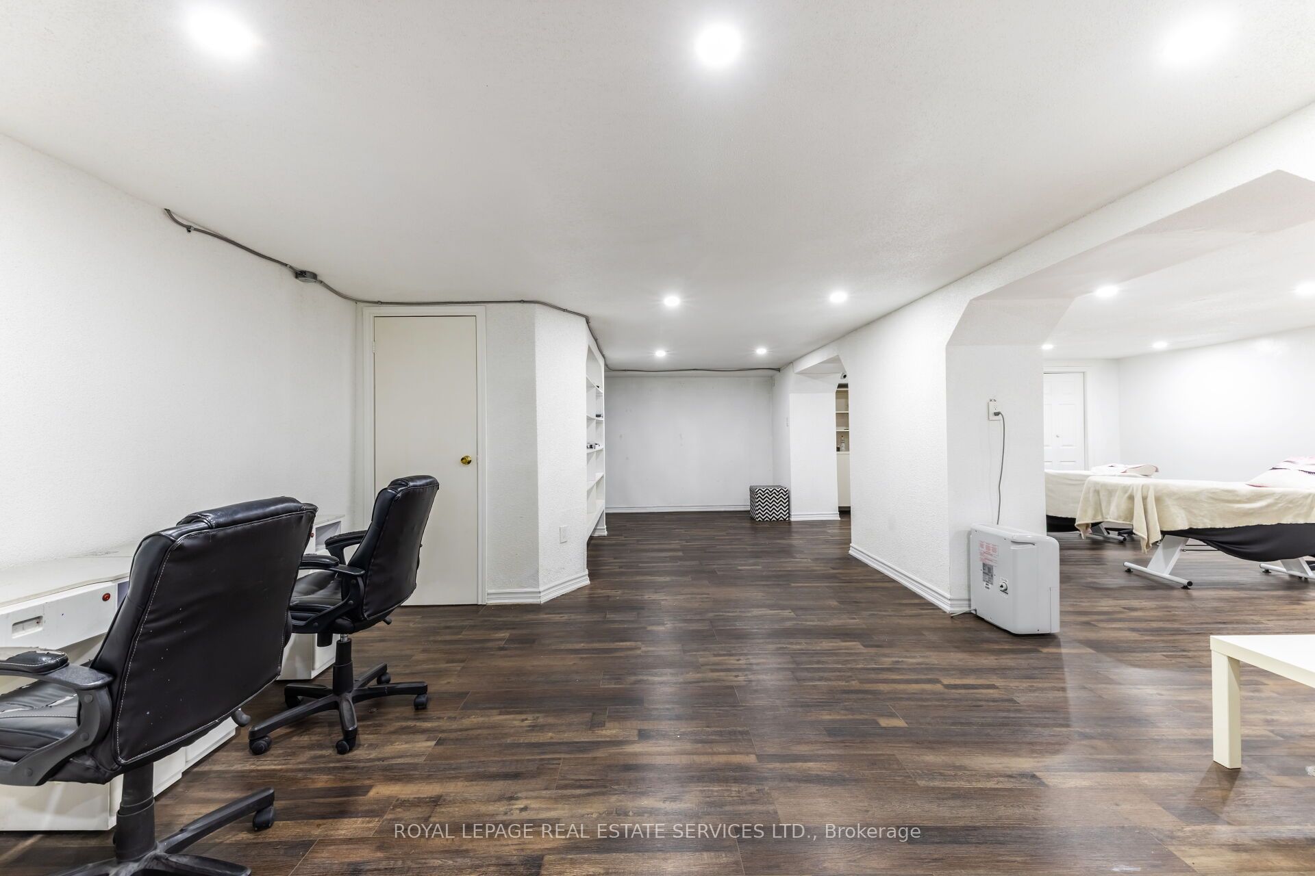 727 The Queensway Avenue Property Photo 14