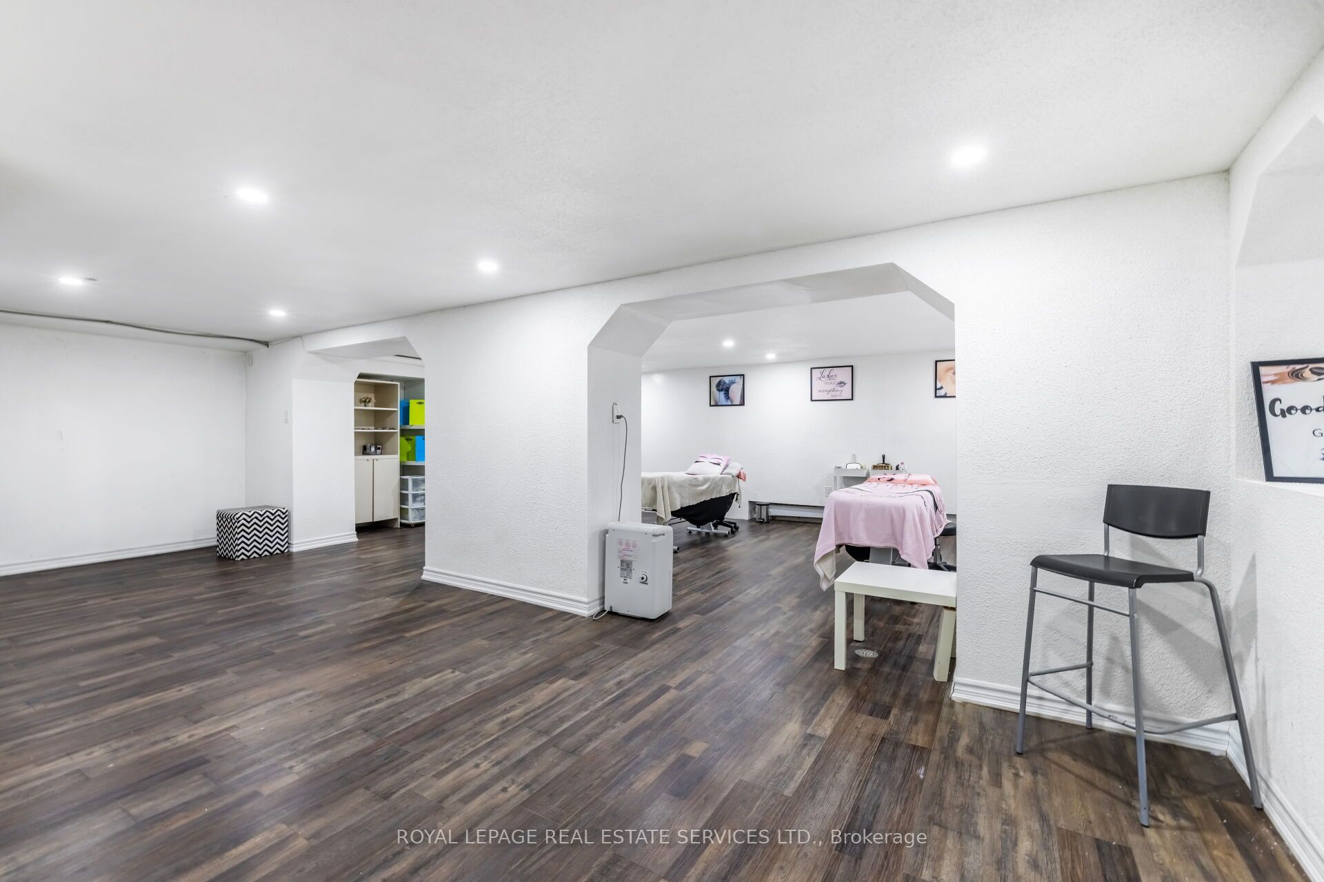 727 The Queensway Avenue Property Photo 15